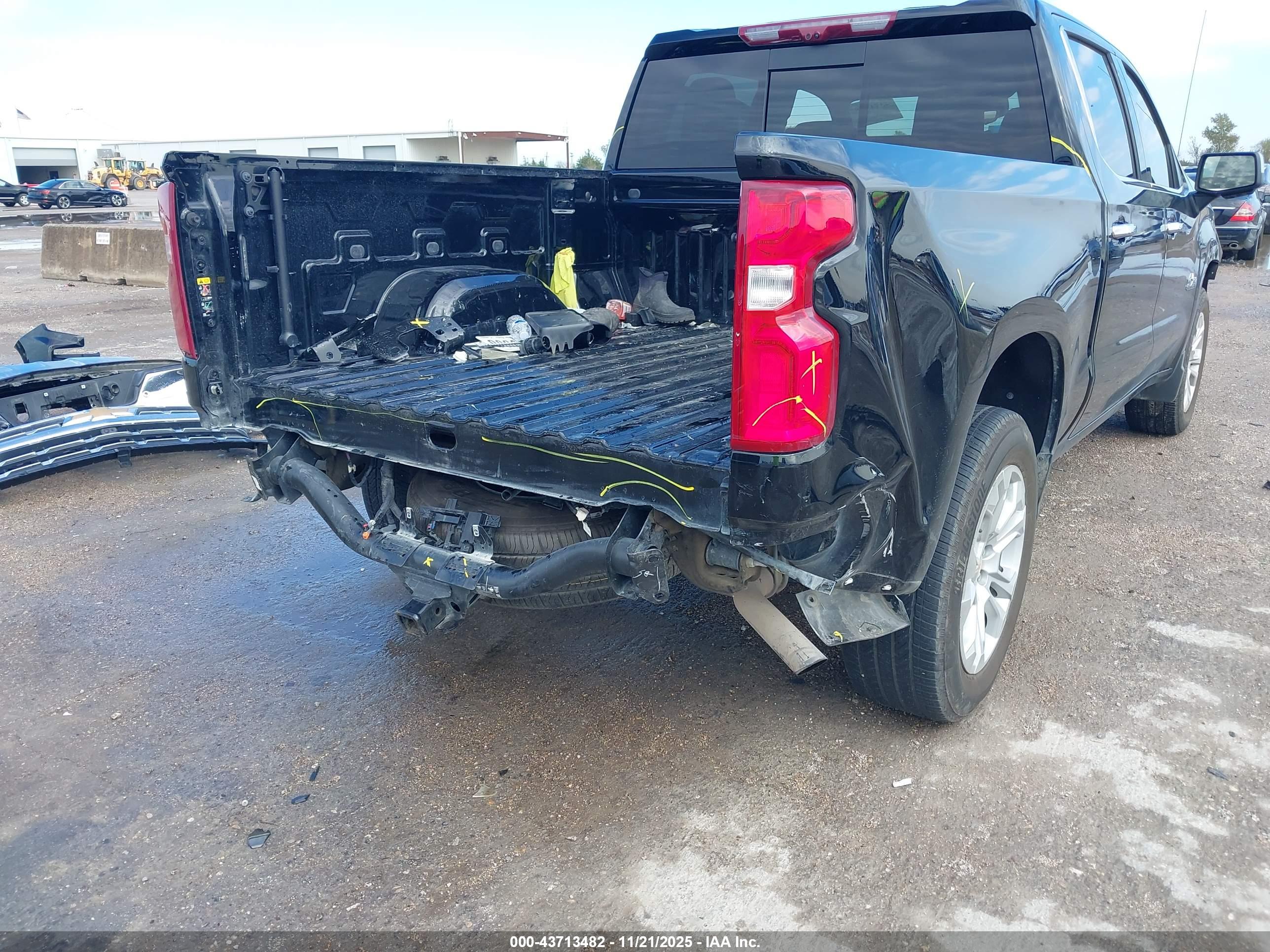 CHEVROLET SILVERADO image 6