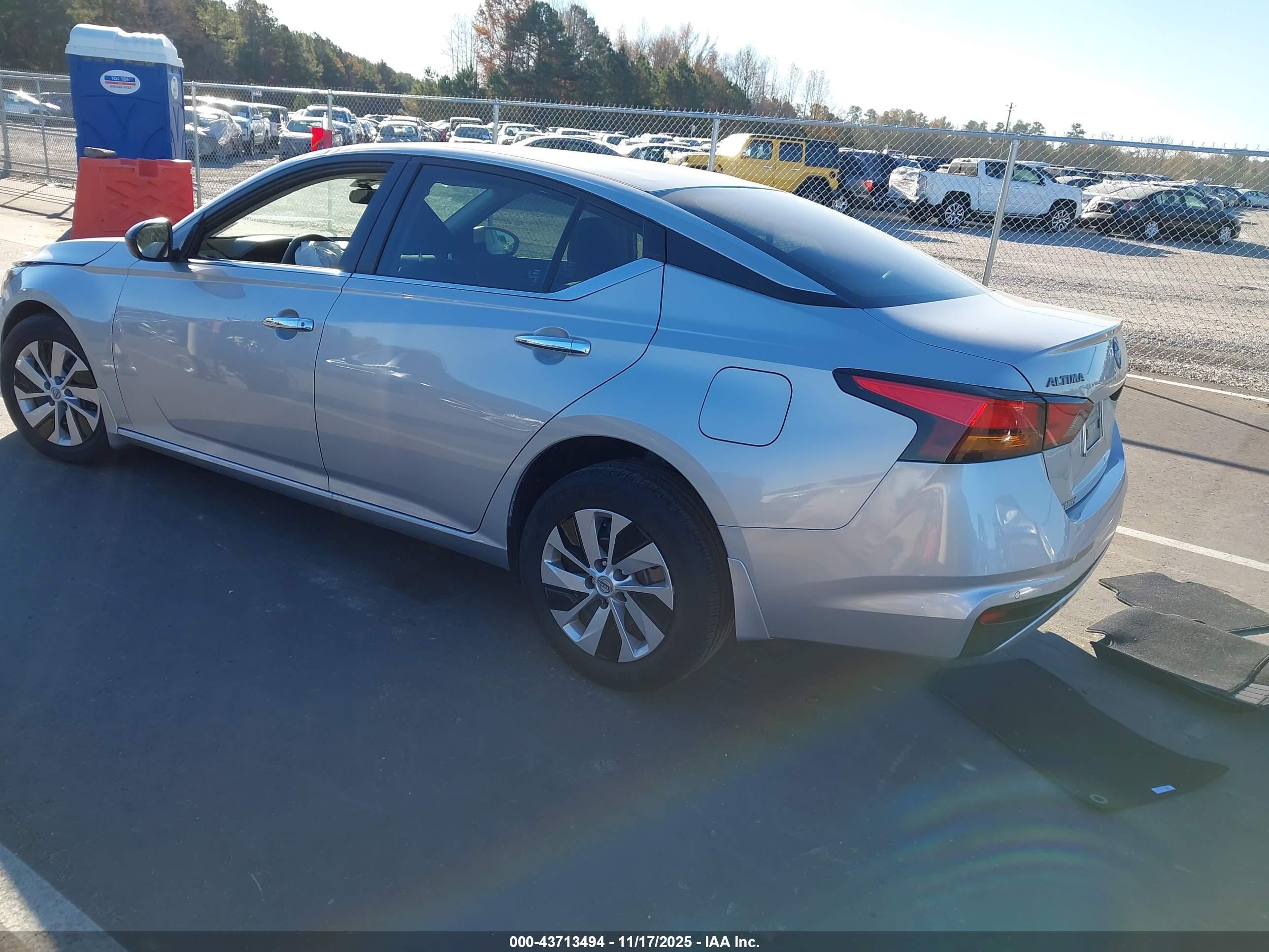 NISSAN ALTIMA image 3