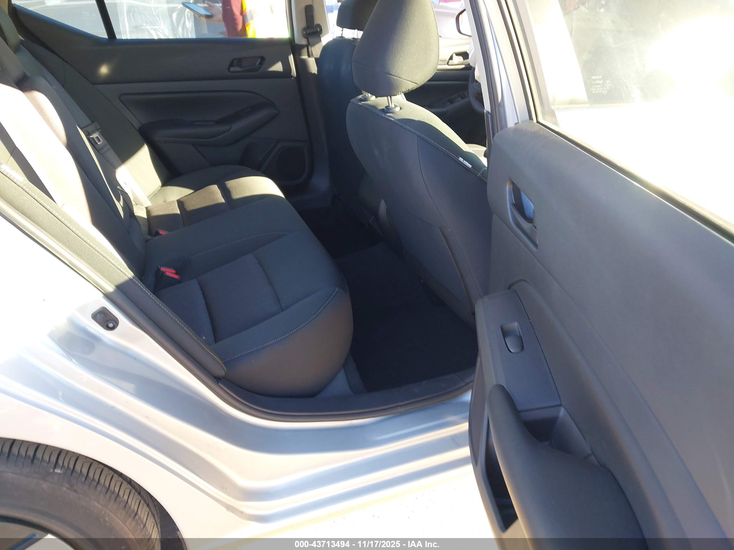 NISSAN ALTIMA image 8