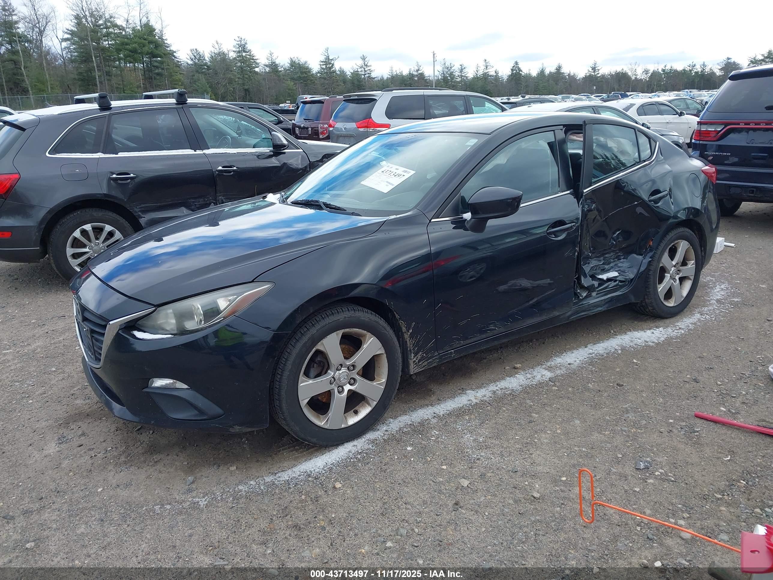 MAZDA MAZDA3 image 2