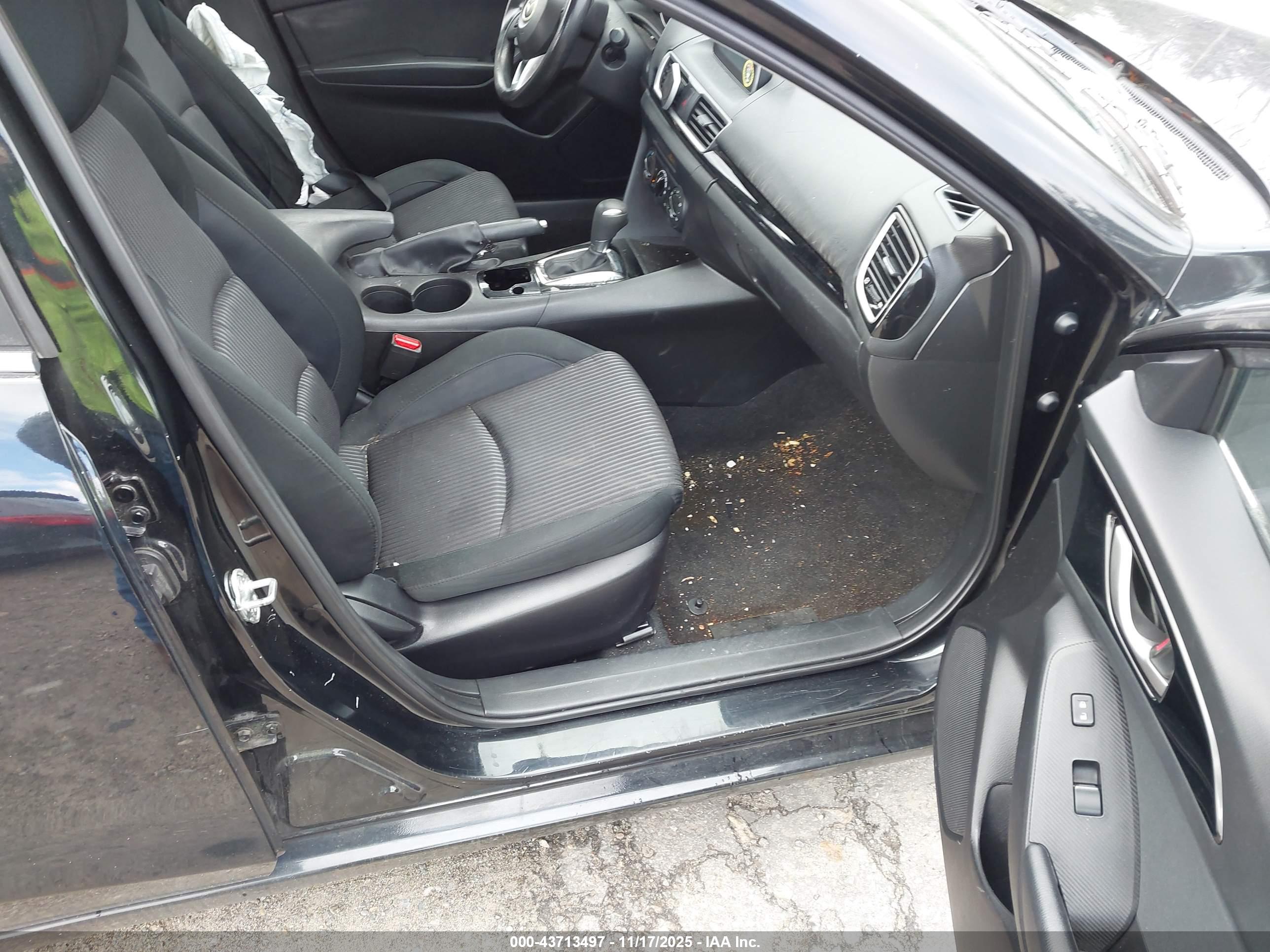 MAZDA MAZDA3 image 5
