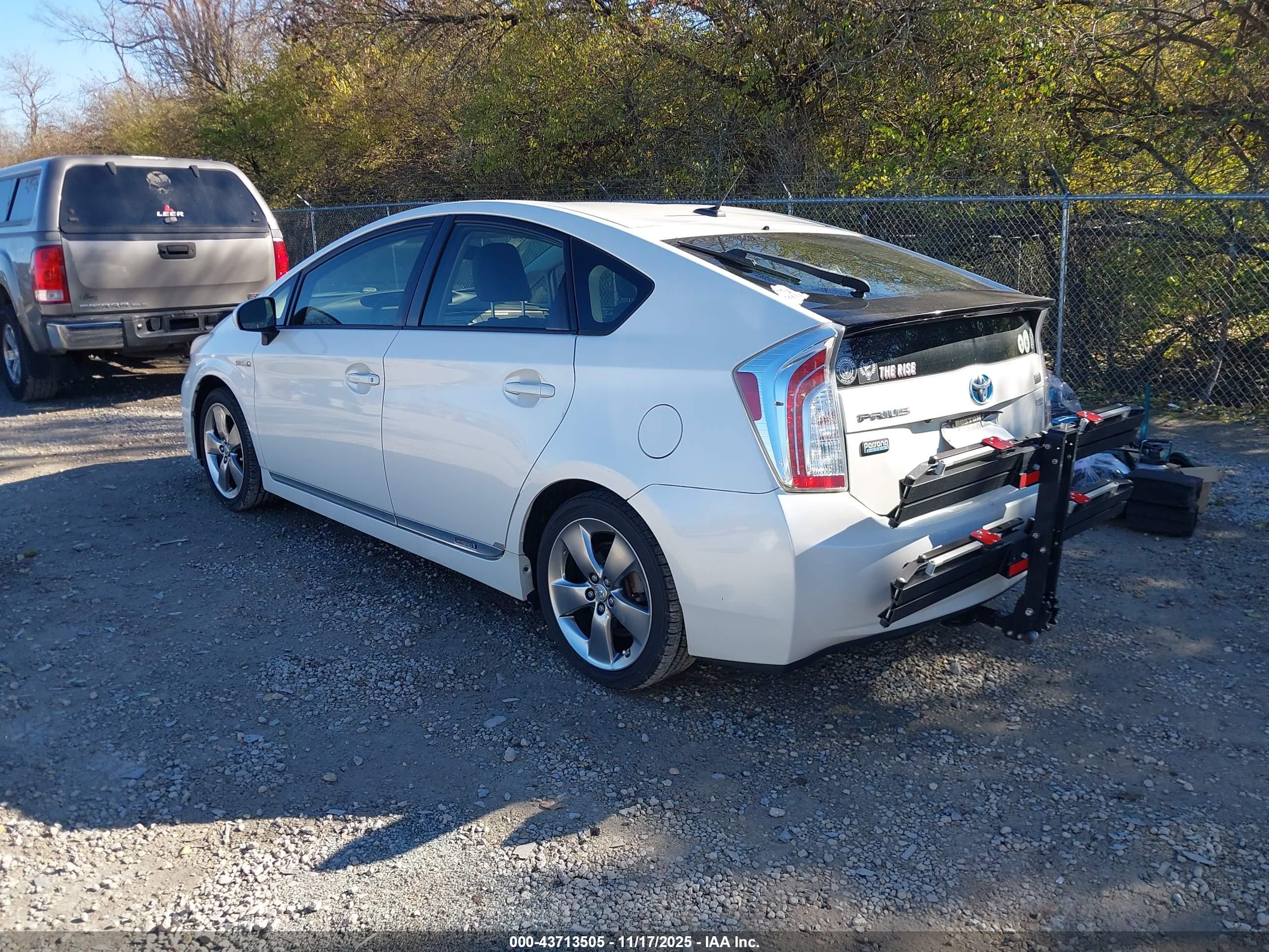 TOYOTA PRIUS image 3