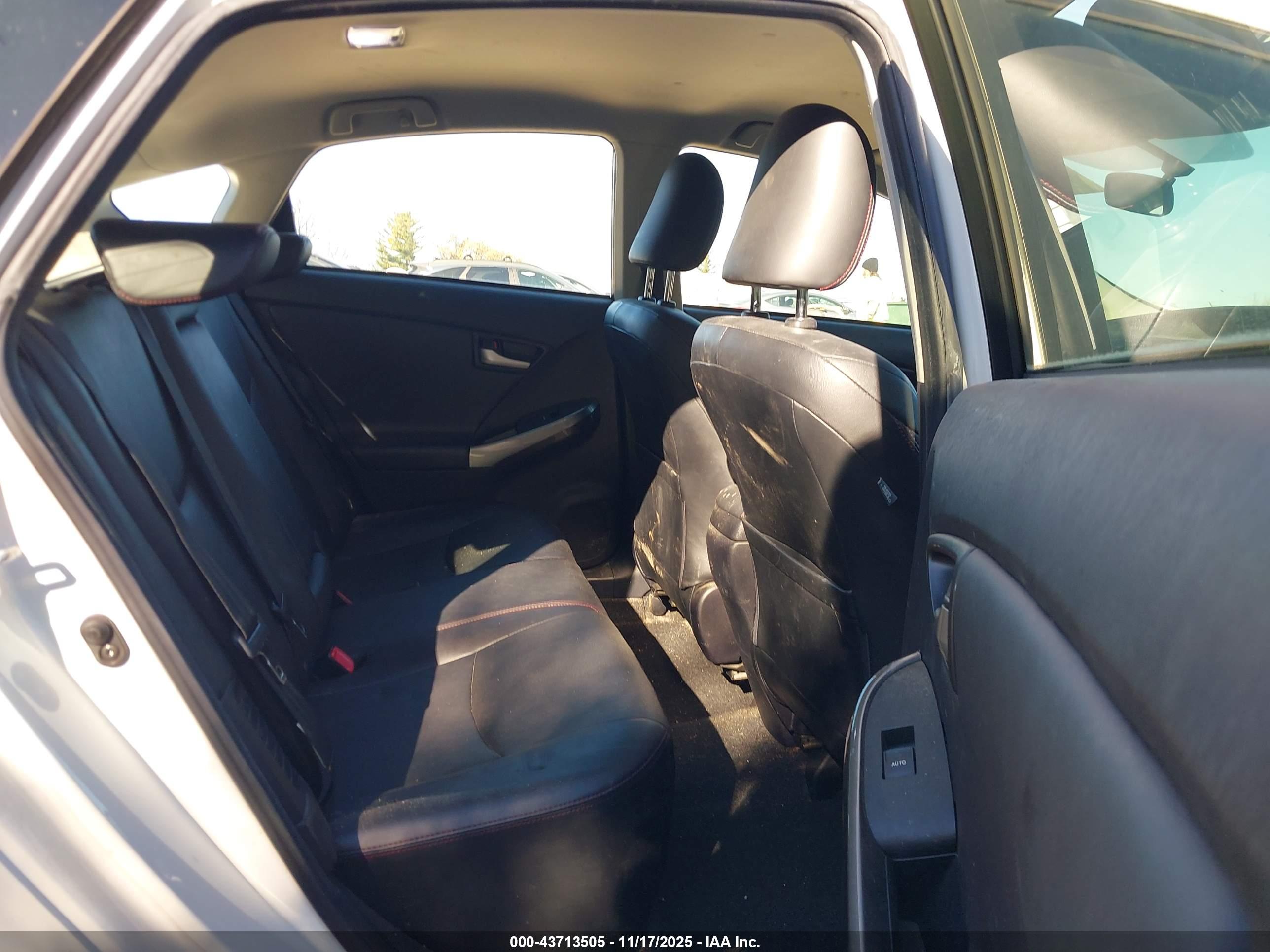 TOYOTA PRIUS image 8