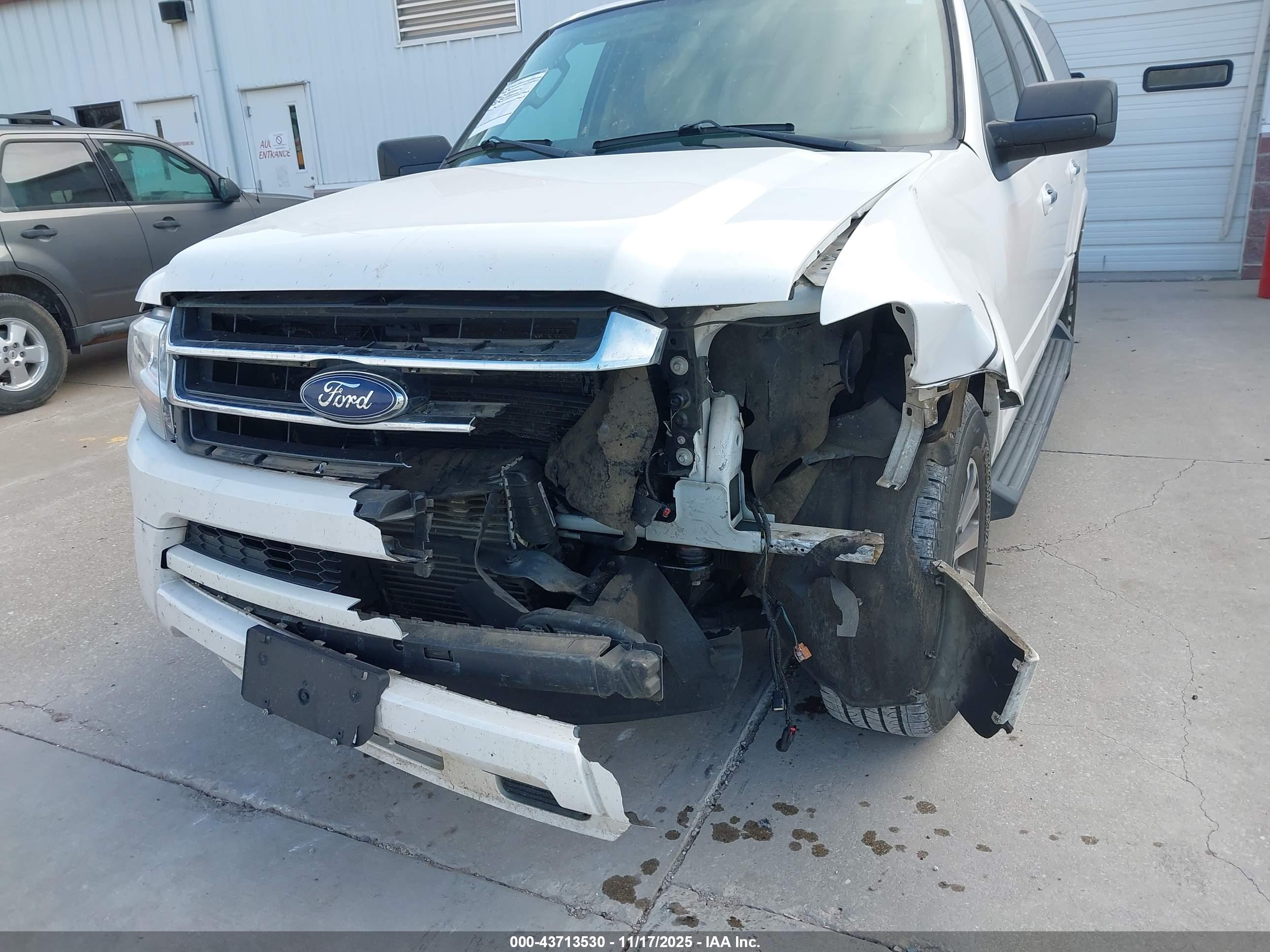 FORD EXPEDITION image 6