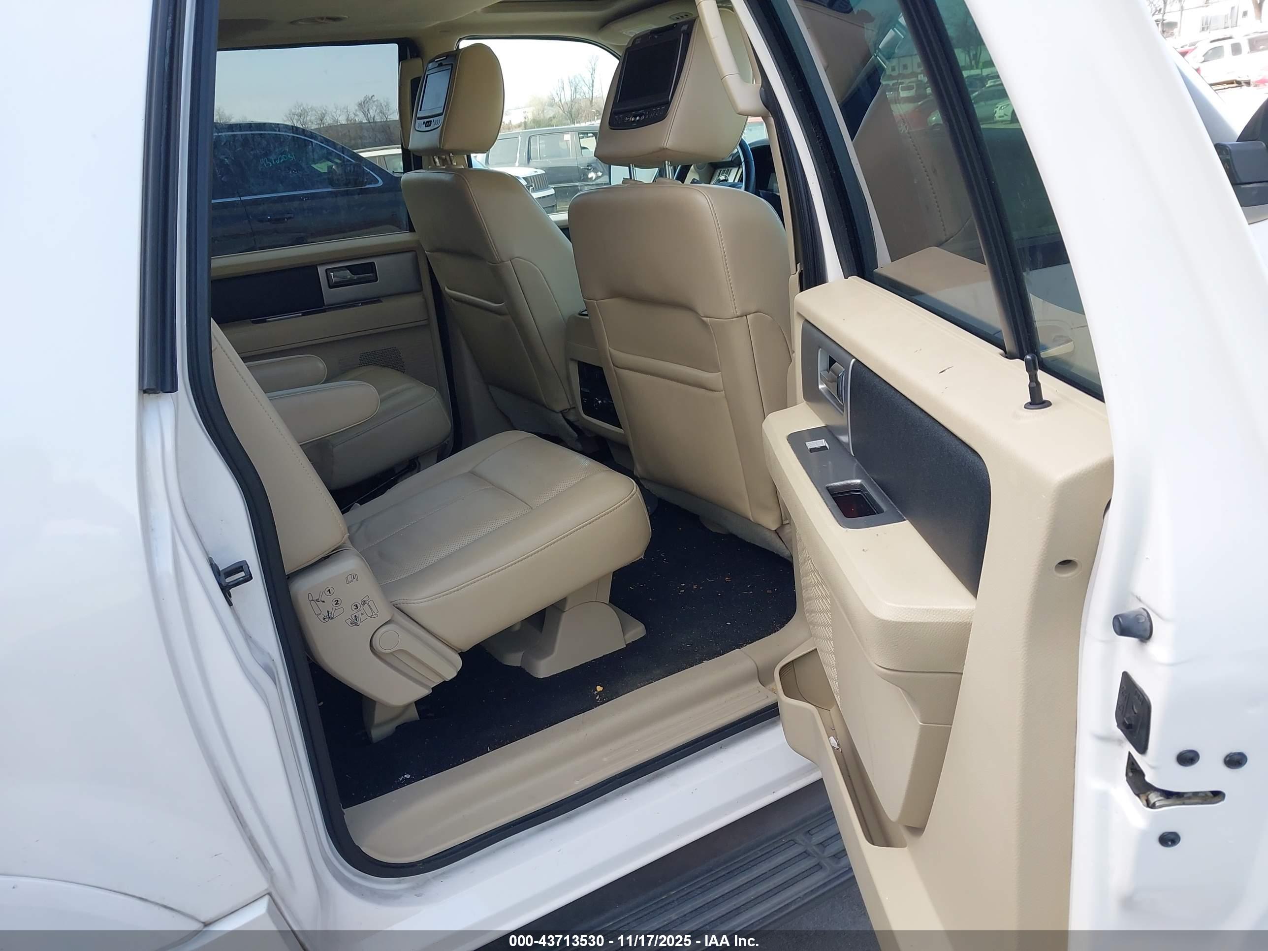 FORD EXPEDITION image 8