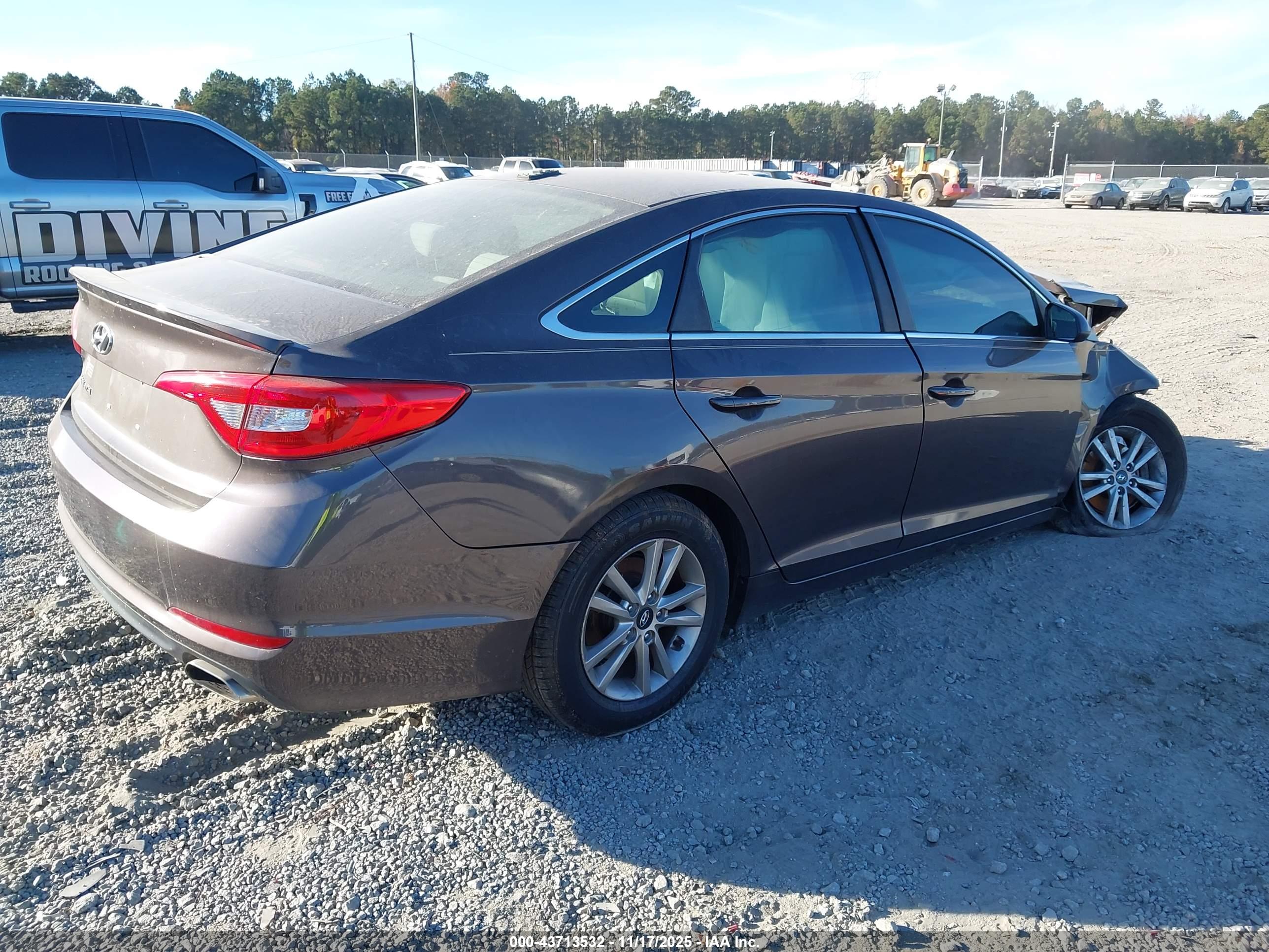 HYUNDAI SONATA image 4