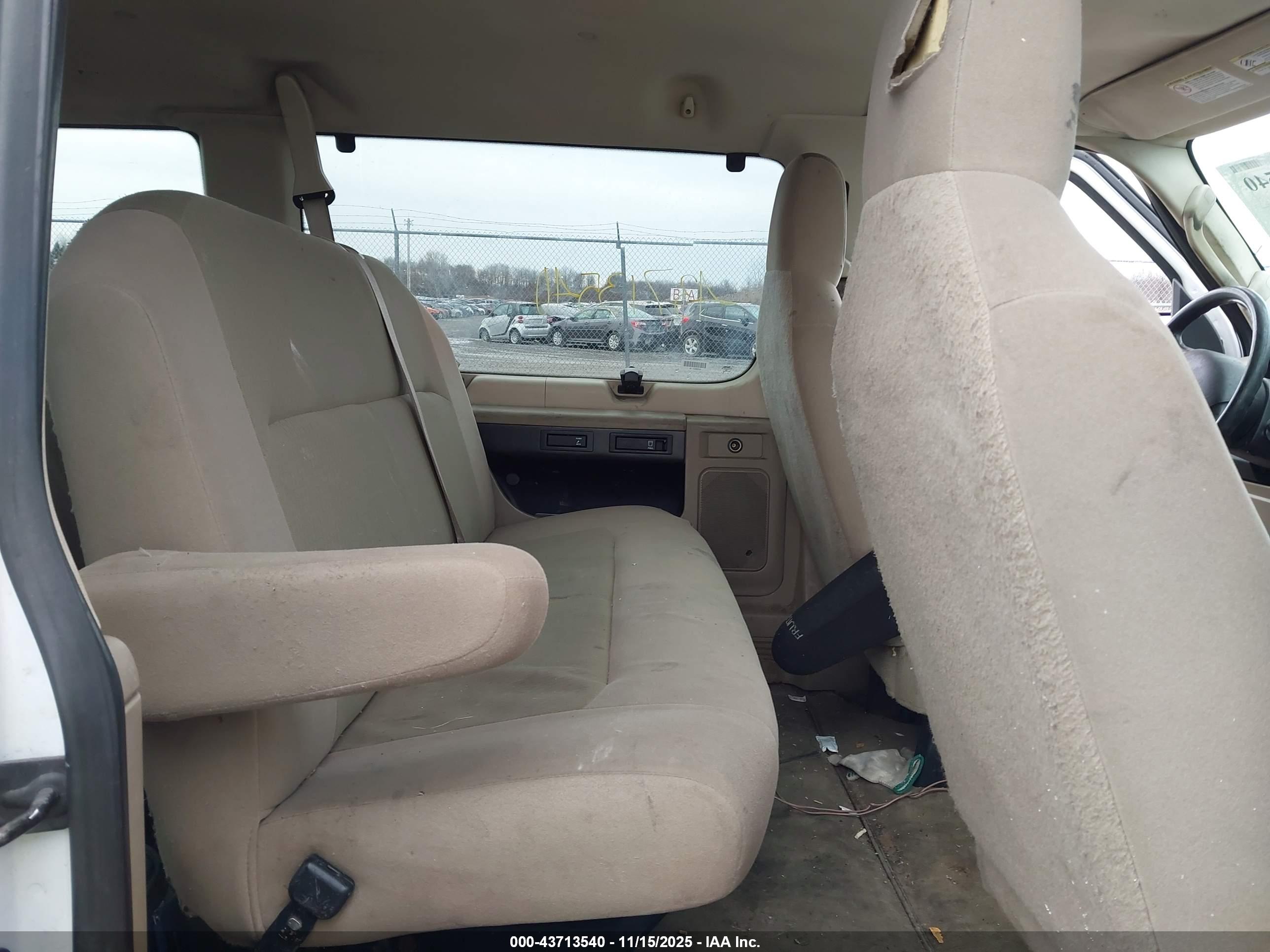 FORD E-350 image 8