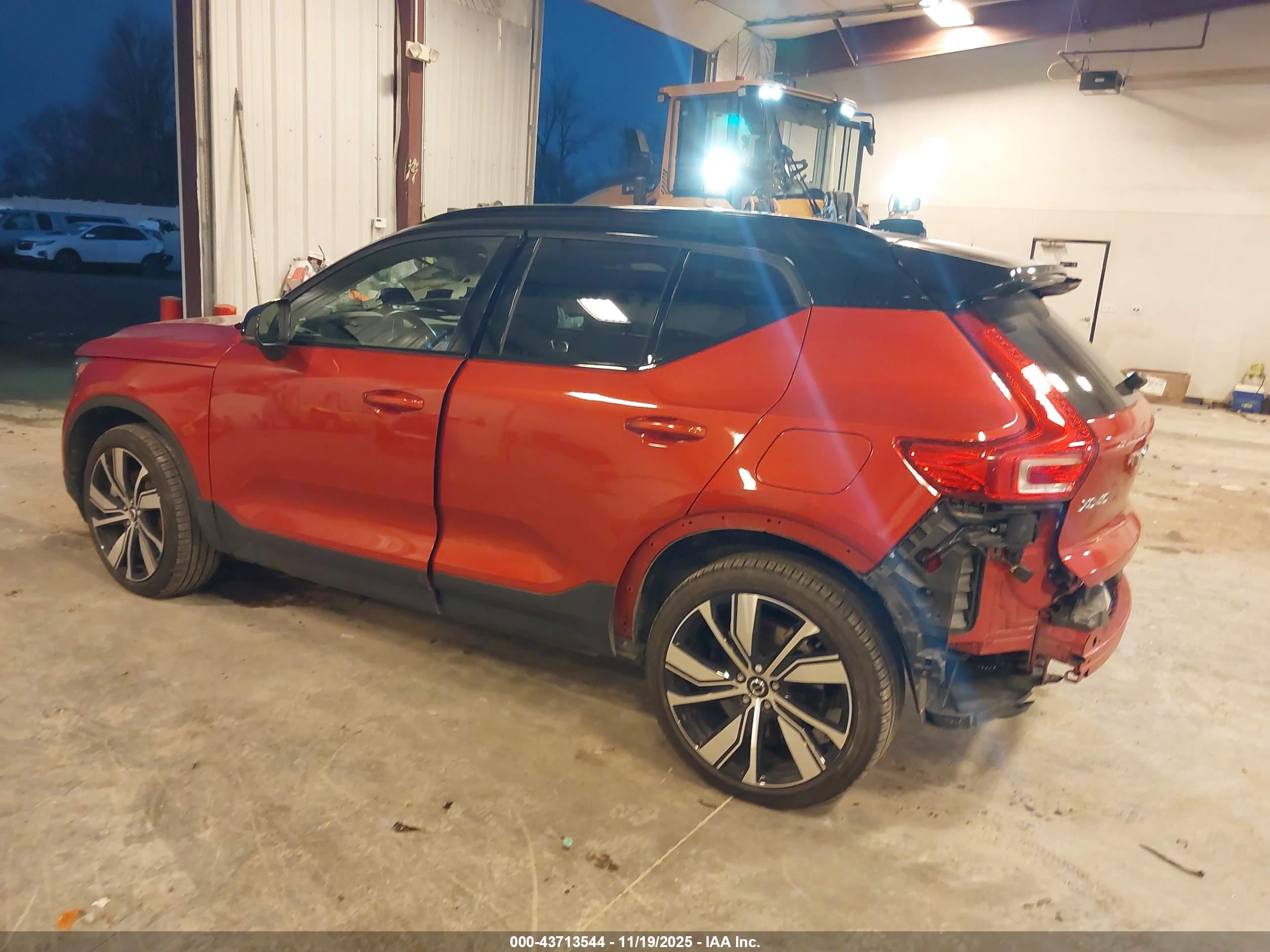 VOLVO XC40 image 3
