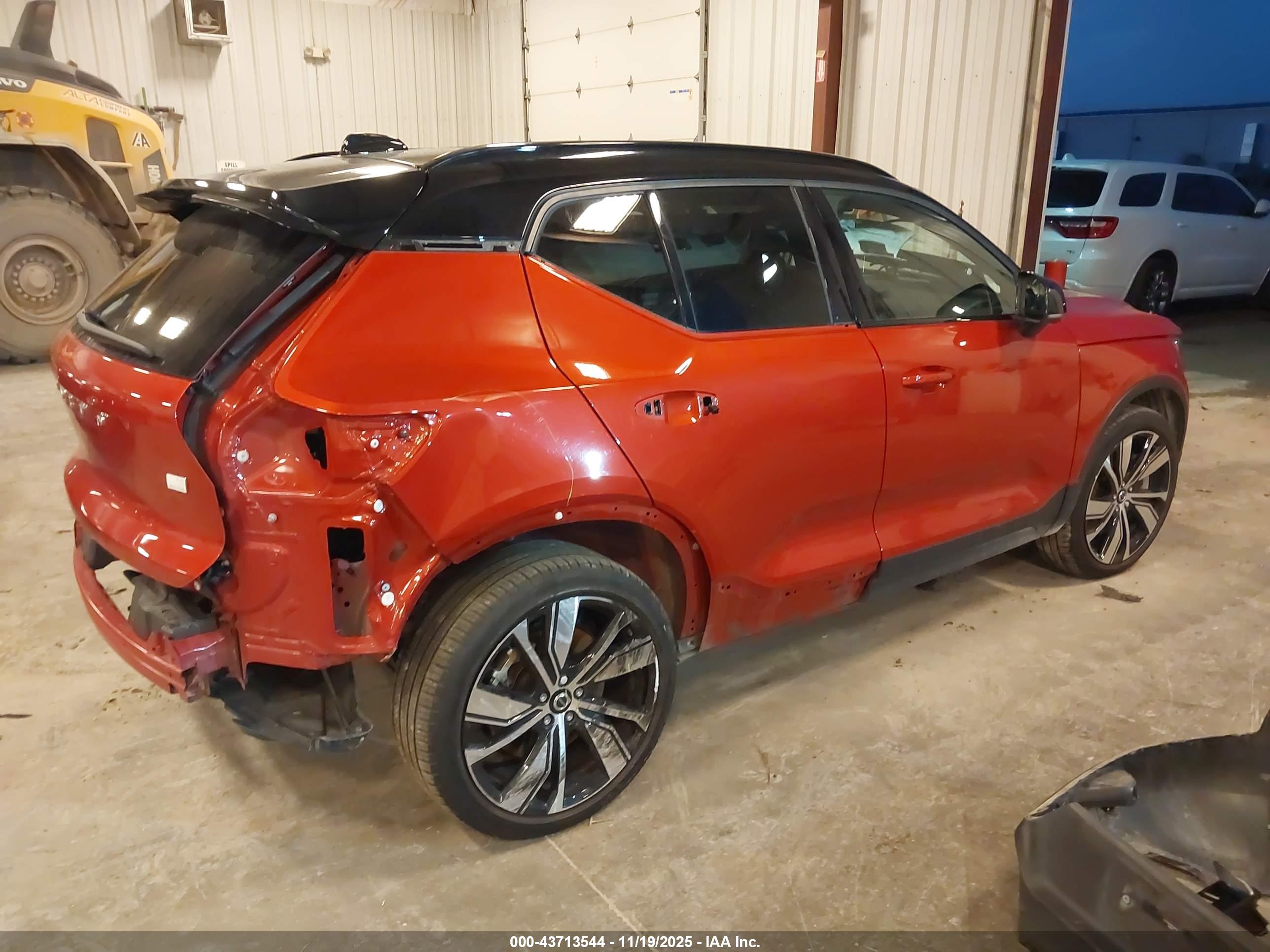 VOLVO XC40 image 4