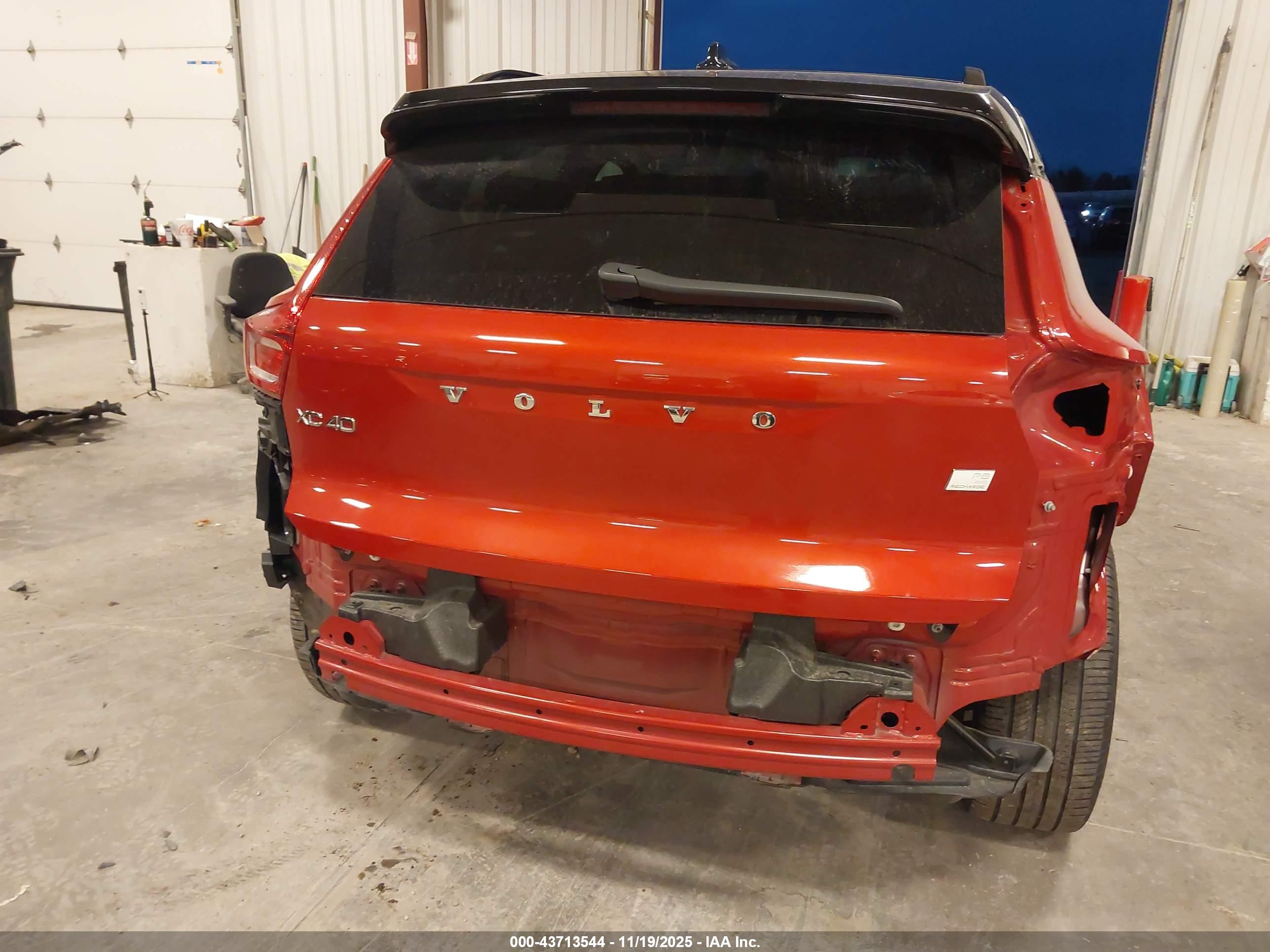 VOLVO XC40 image 6