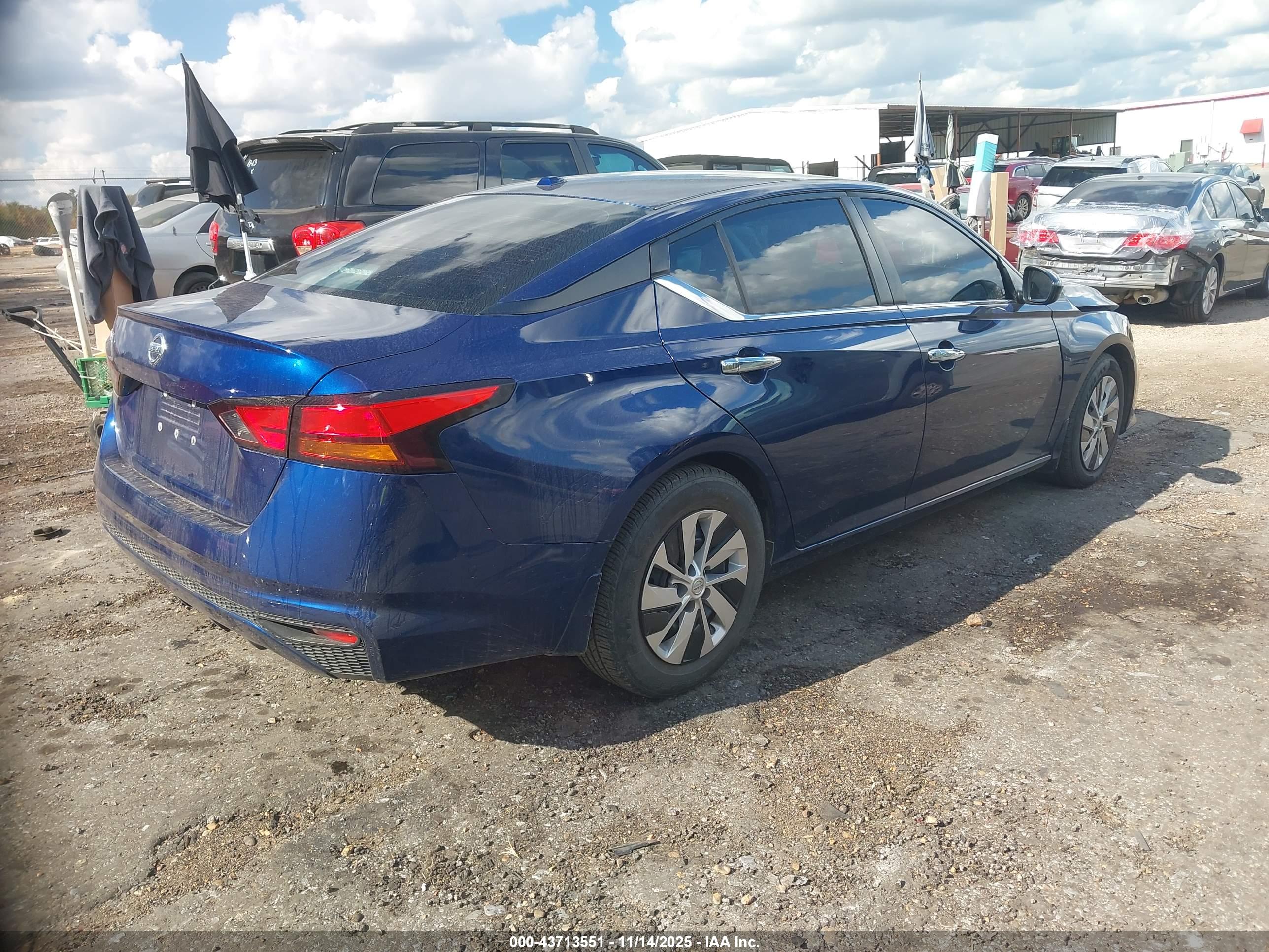 NISSAN ALTIMA image 4