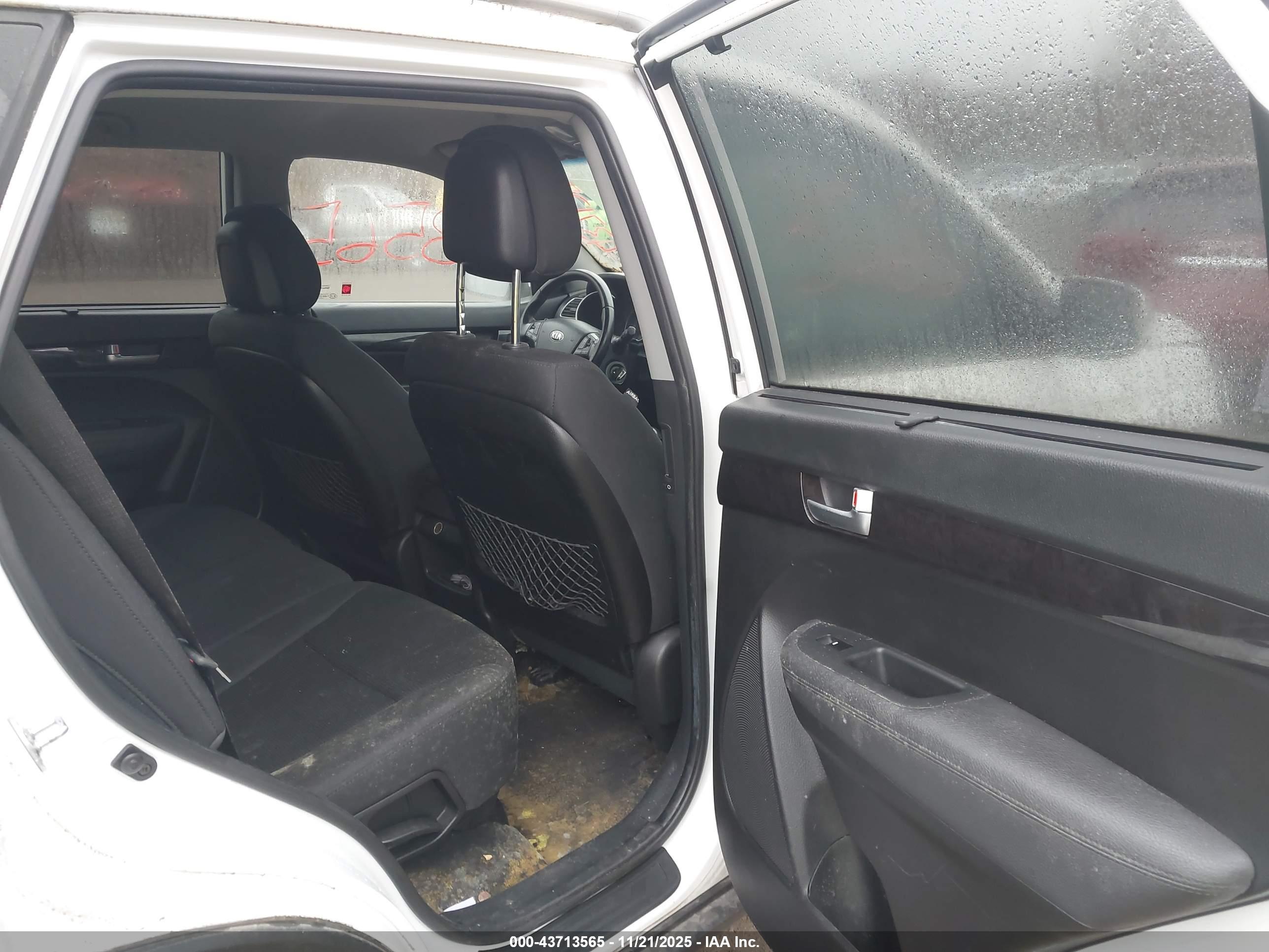 KIA SORENTO image 8