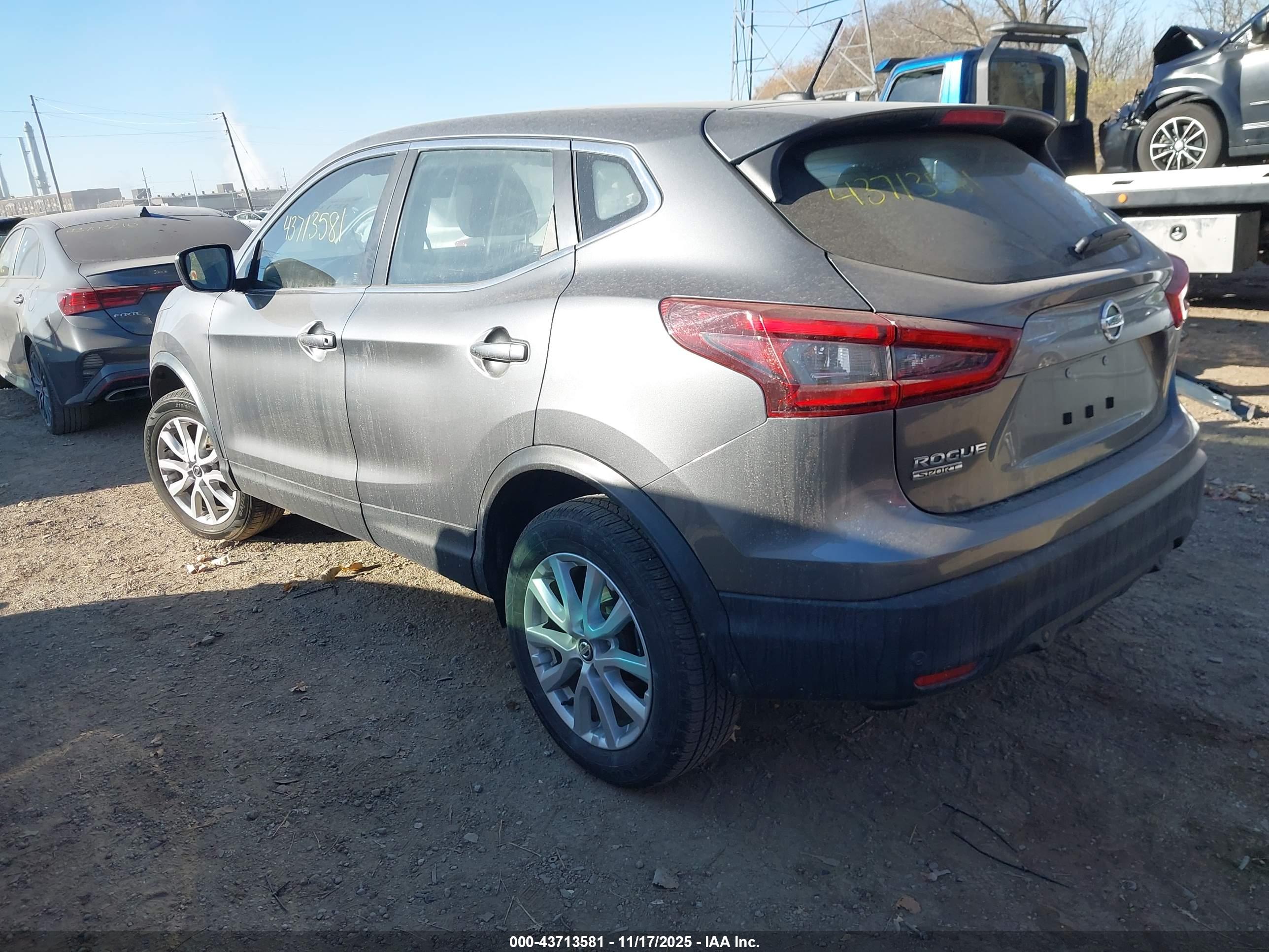 NISSAN ROGUE image 3