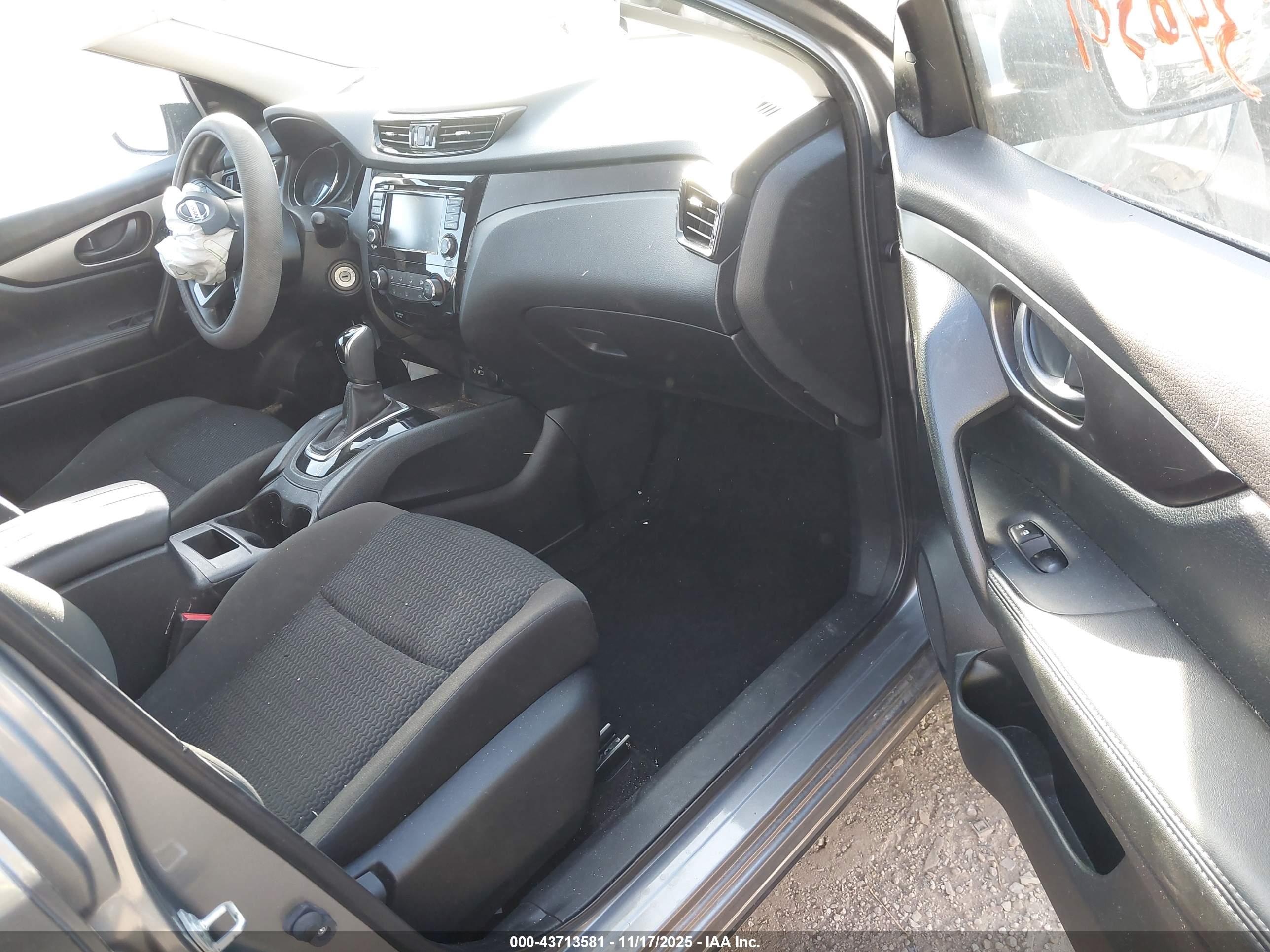 NISSAN ROGUE image 5