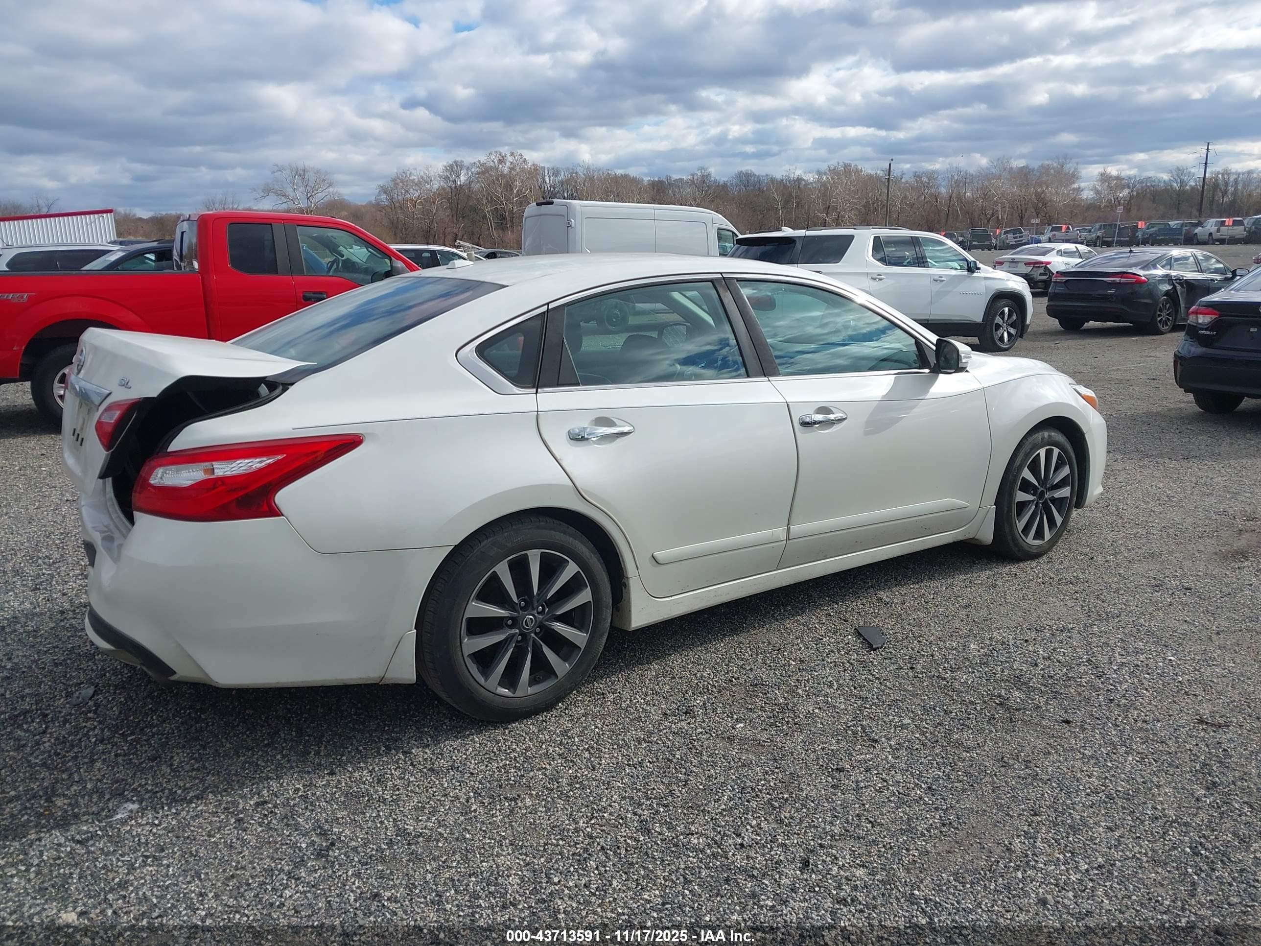 NISSAN ALTIMA image 4