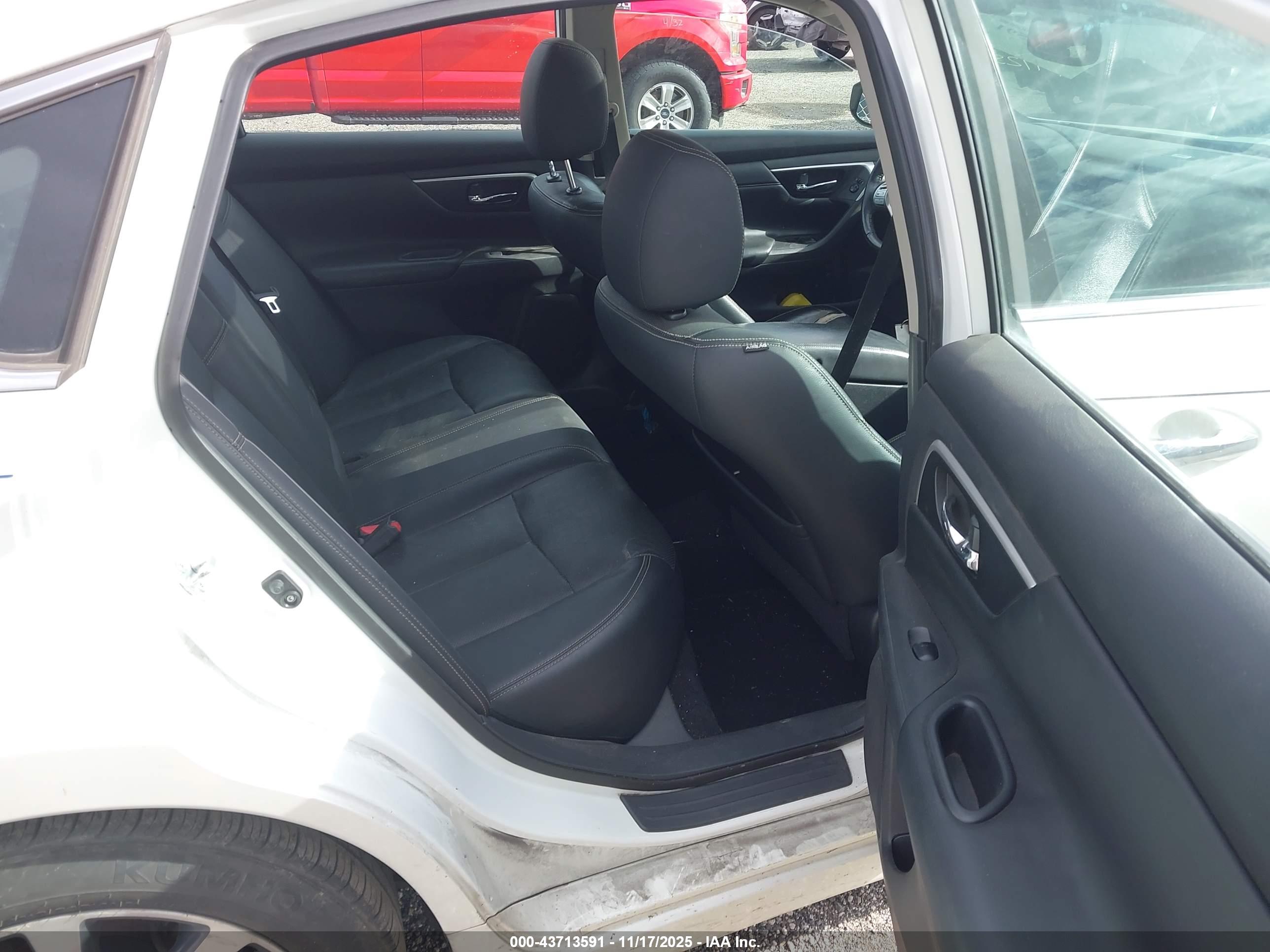 NISSAN ALTIMA image 8