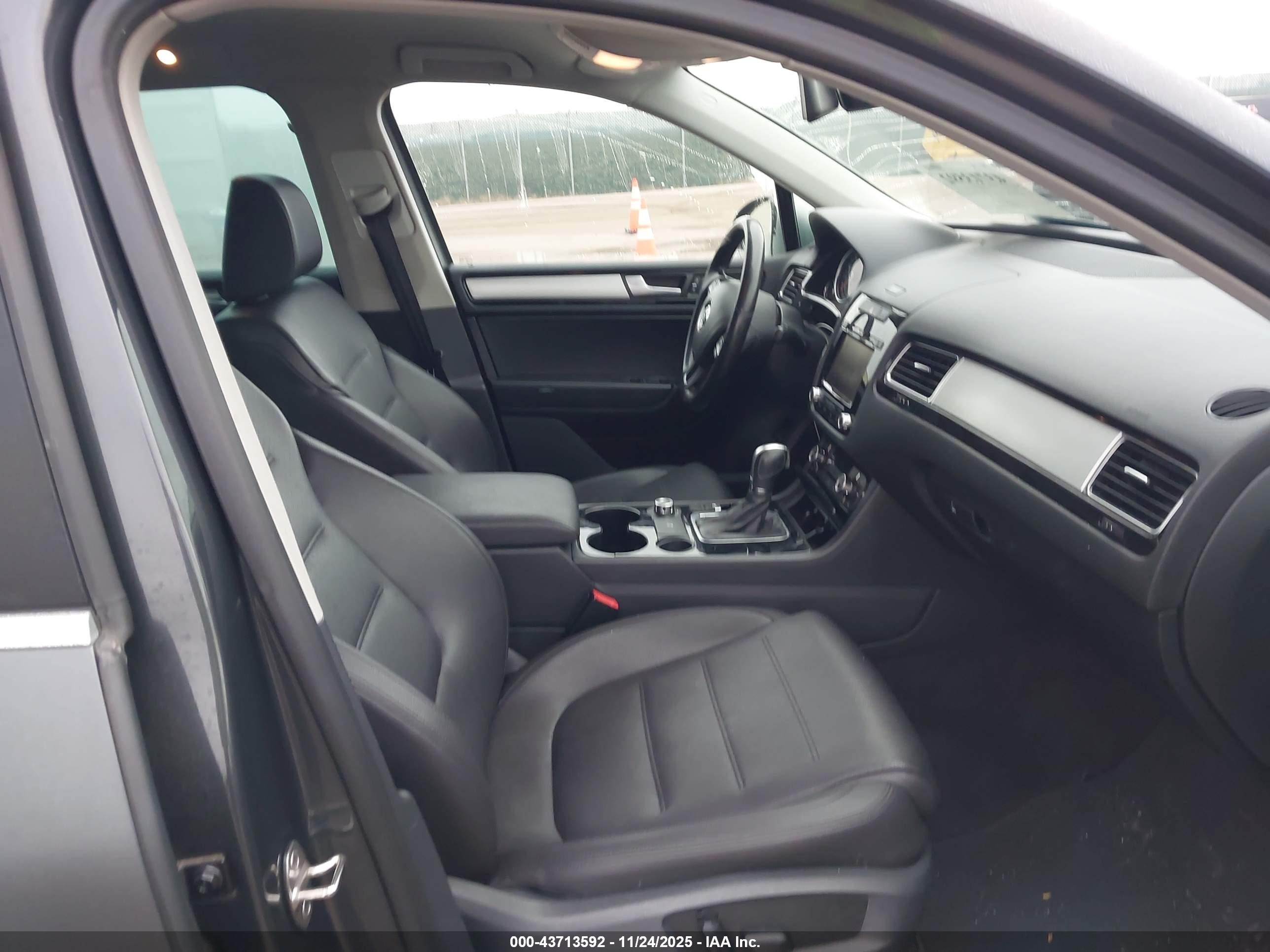 VOLKSWAGEN TOUAREG image 5