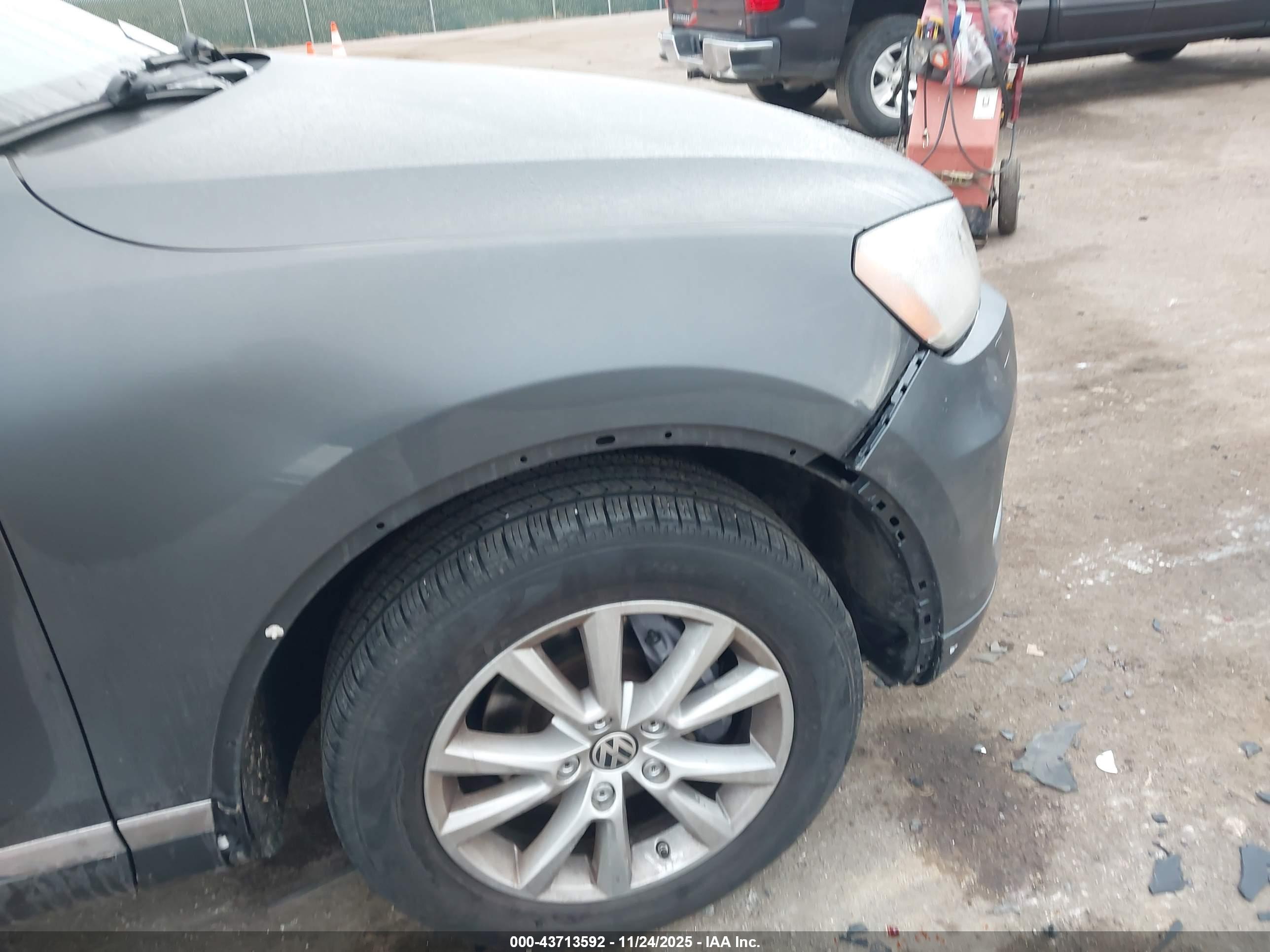 VOLKSWAGEN TOUAREG image 6