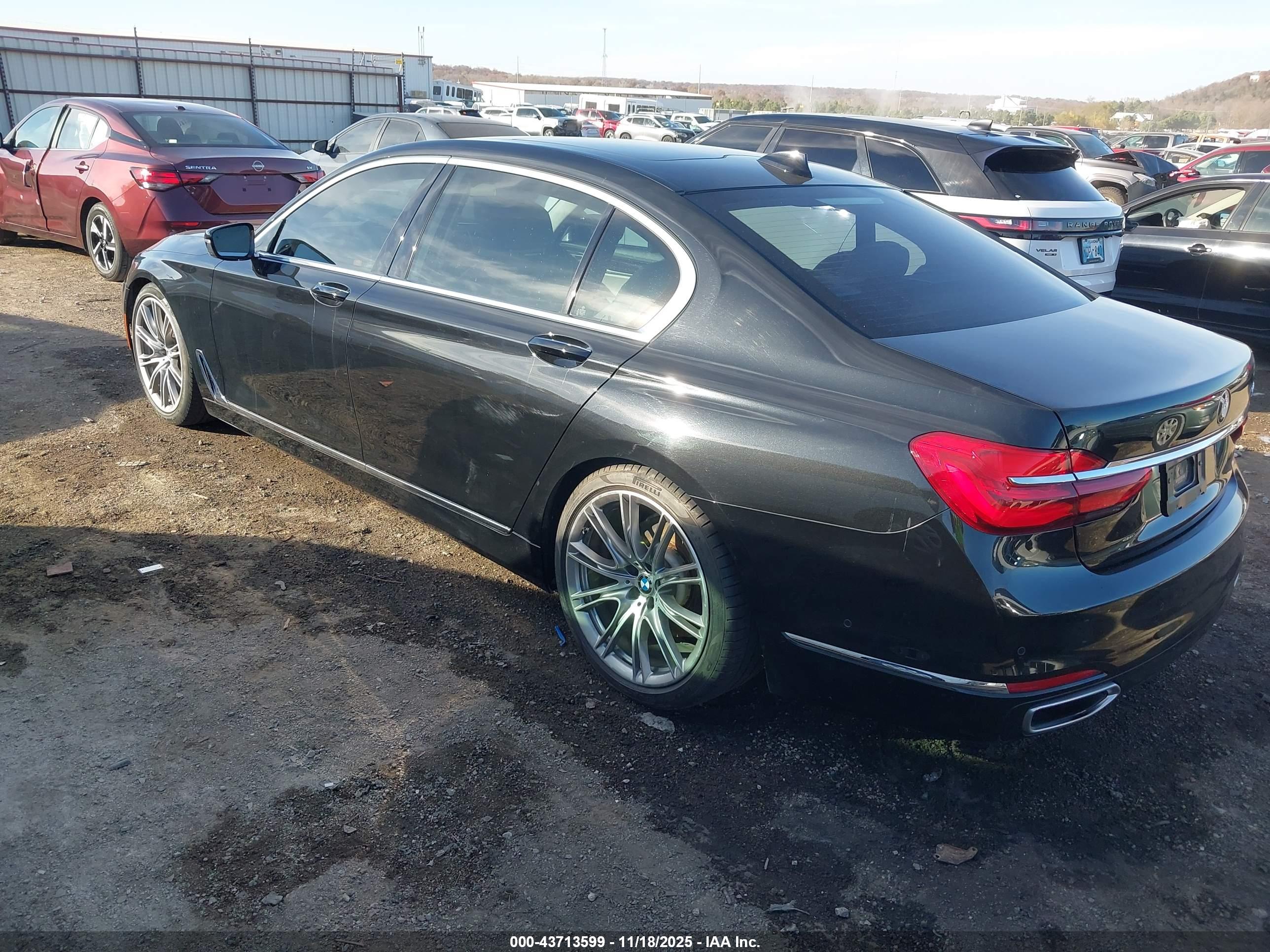 BMW 750I image 3