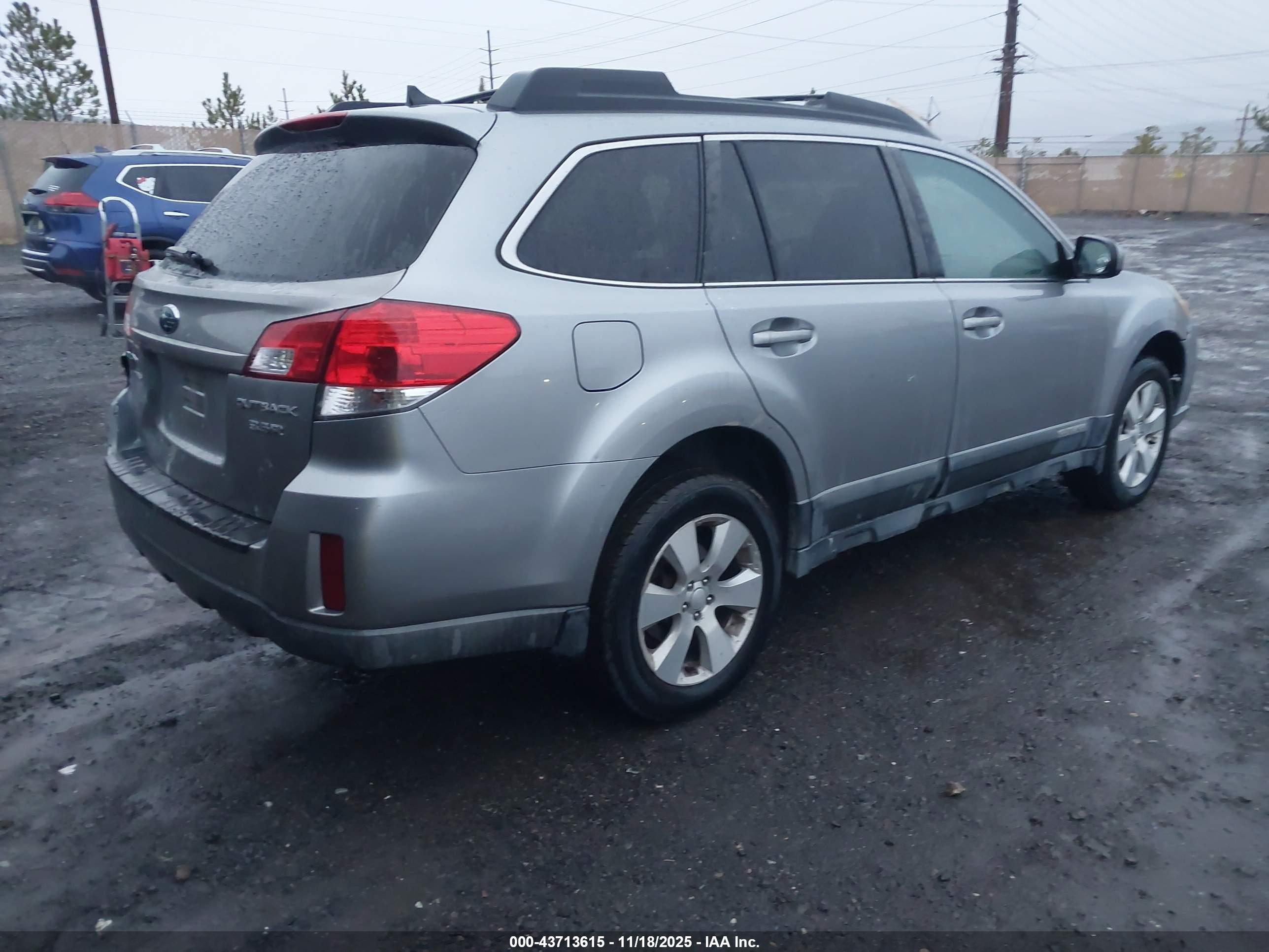 SUBARU OUTBACK image 4