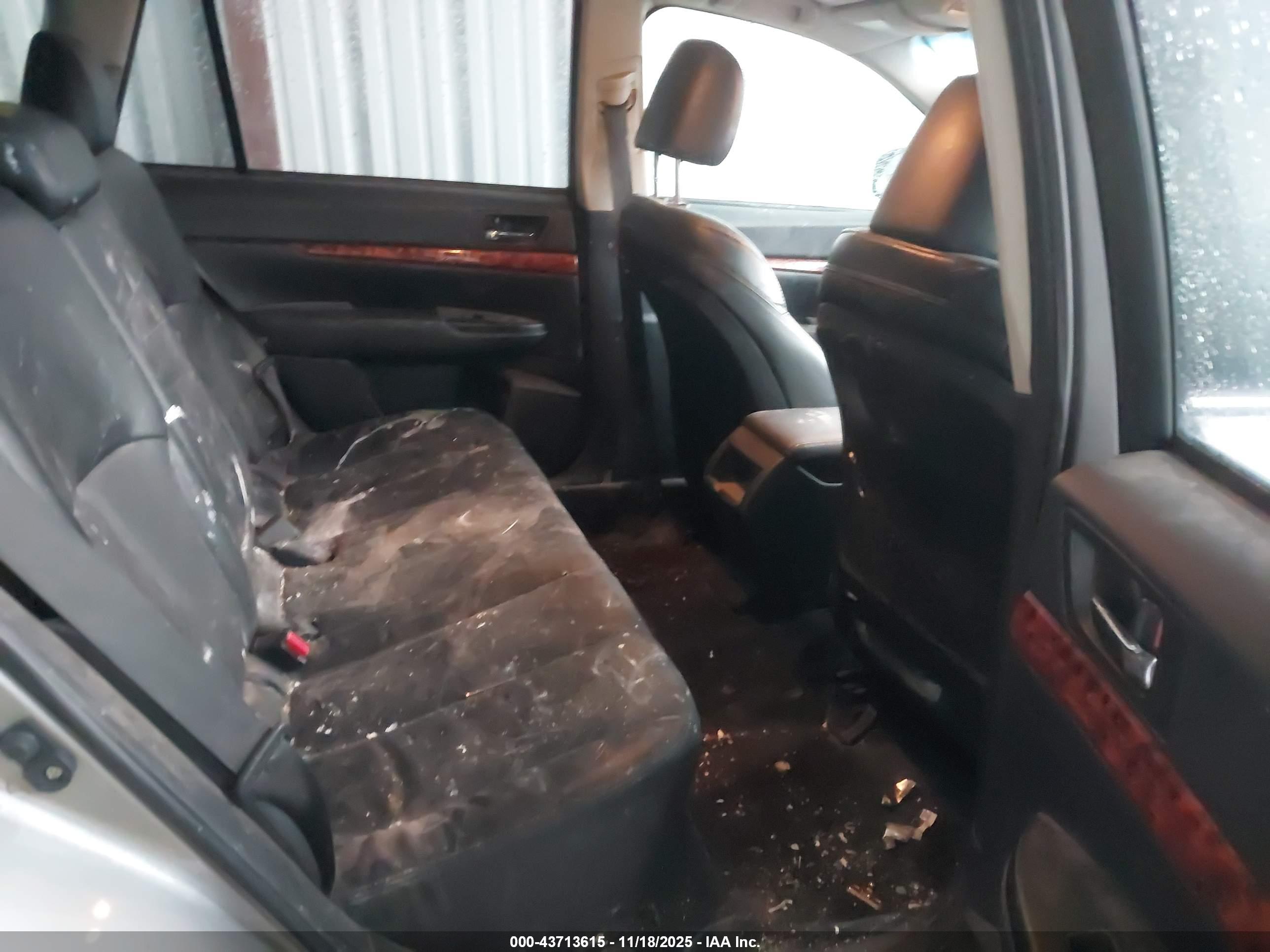 SUBARU OUTBACK image 8