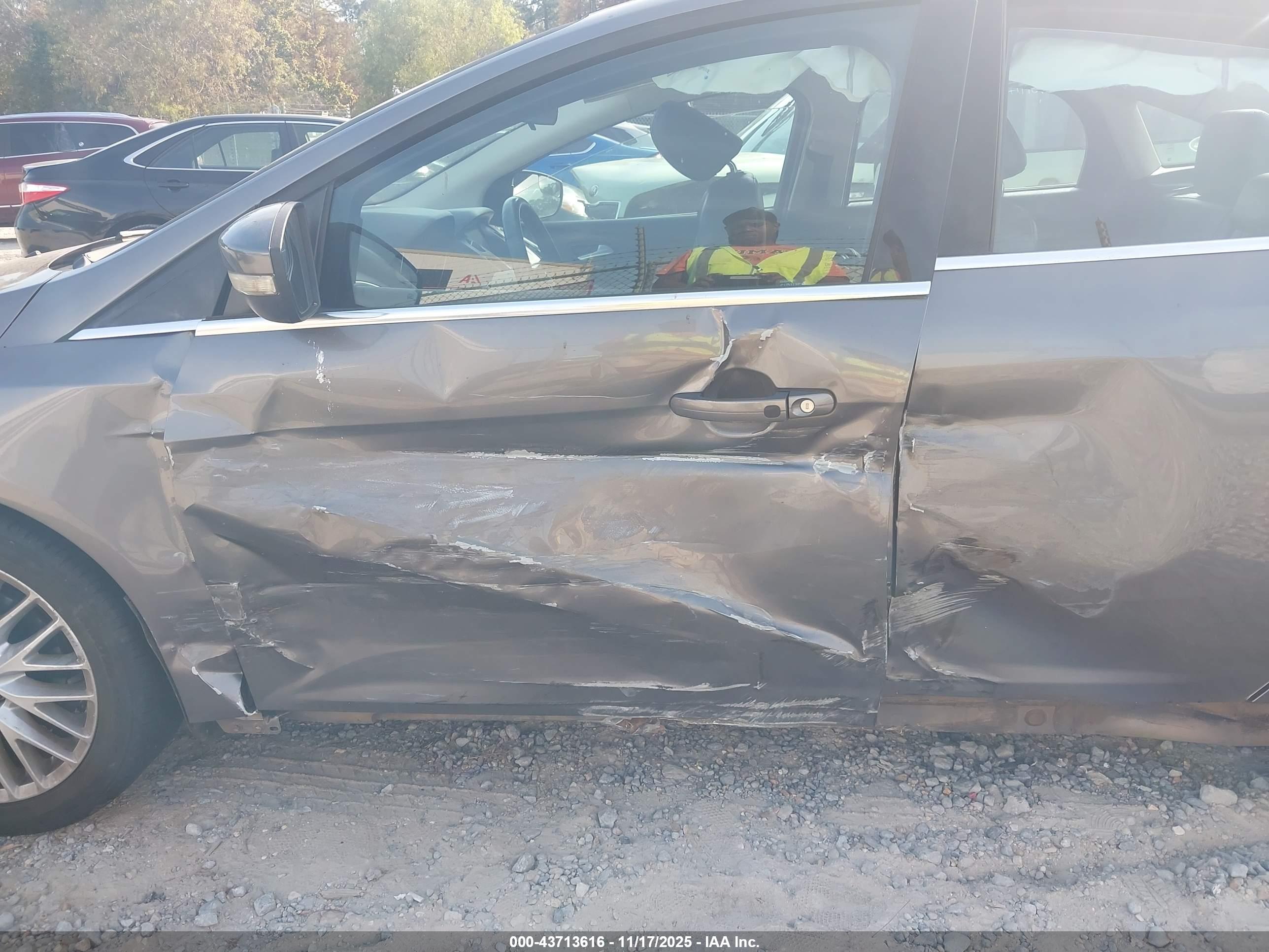 FORD FOCUS image 6