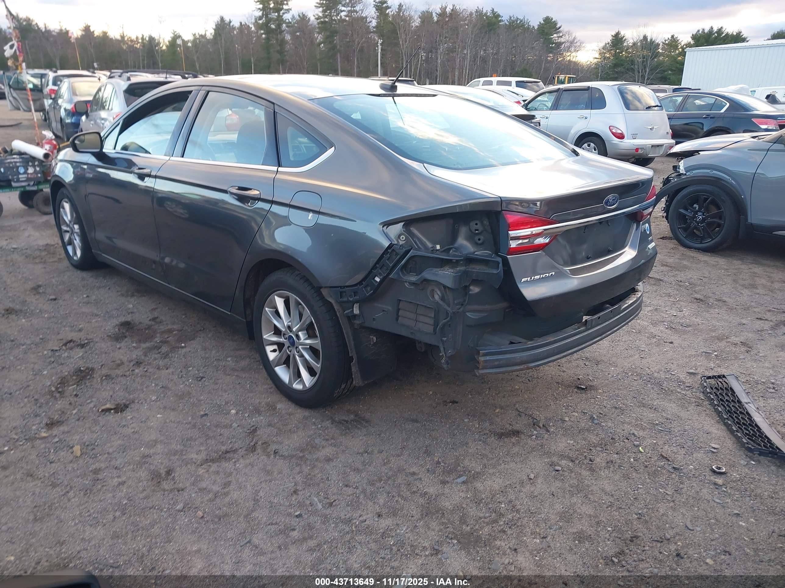 FORD FUSION image 3
