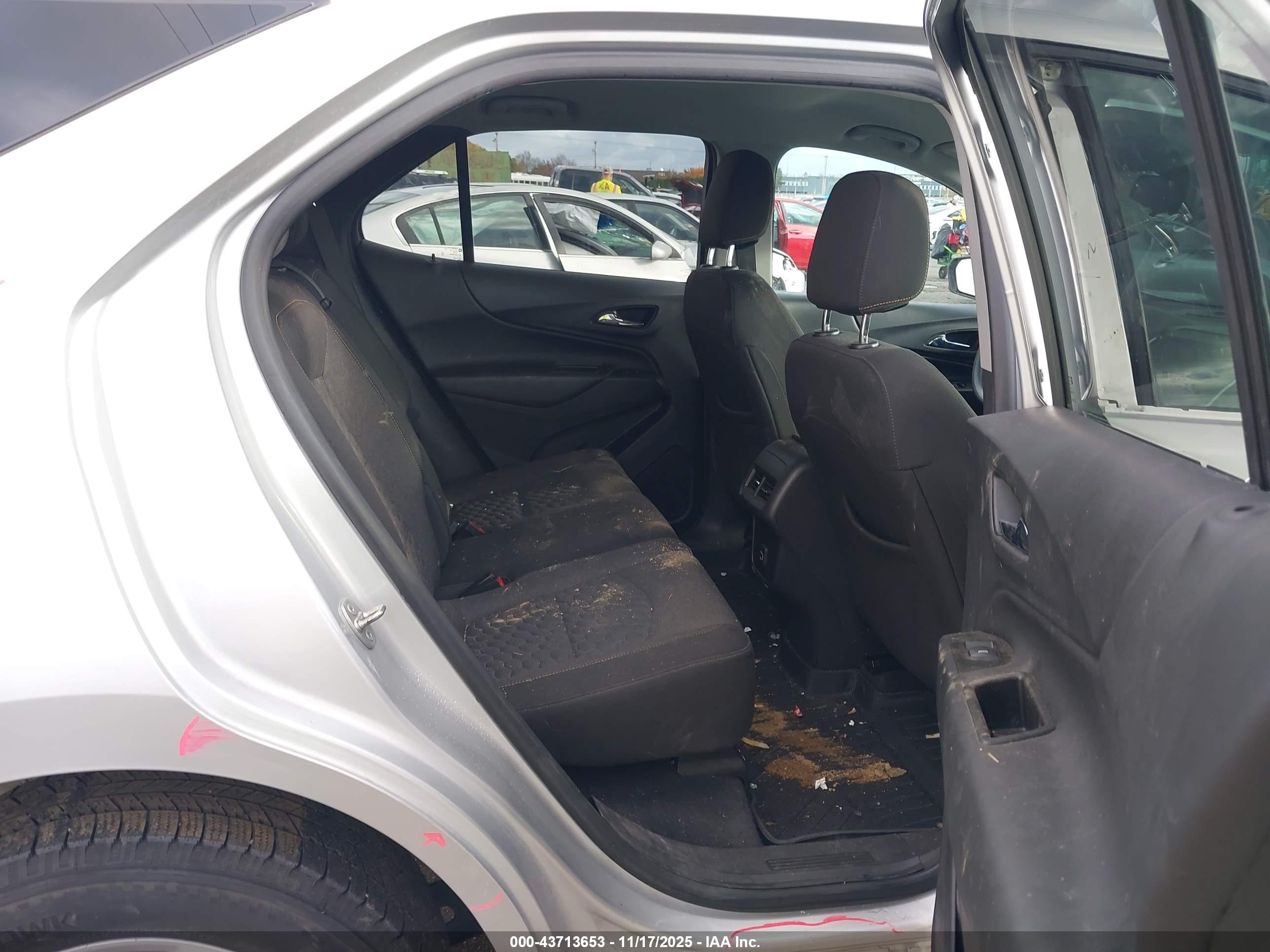 CHEVROLET EQUINOX image 8