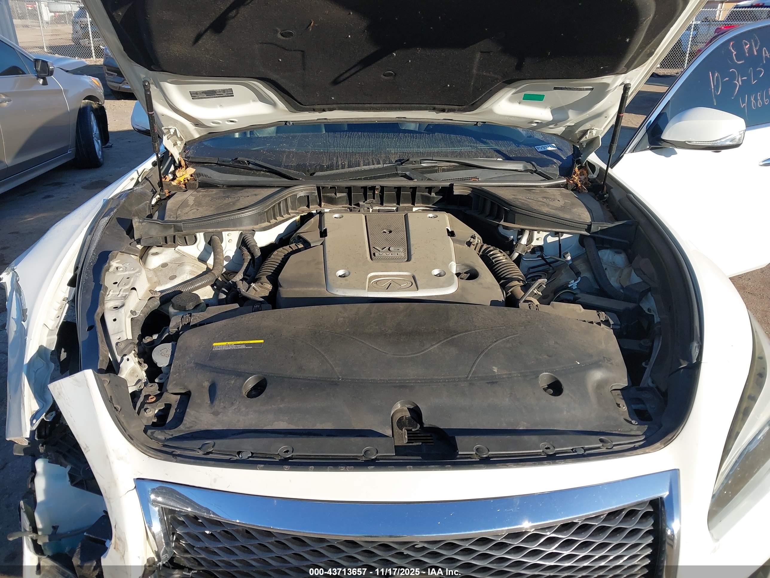 INFINITI Q70 image 10