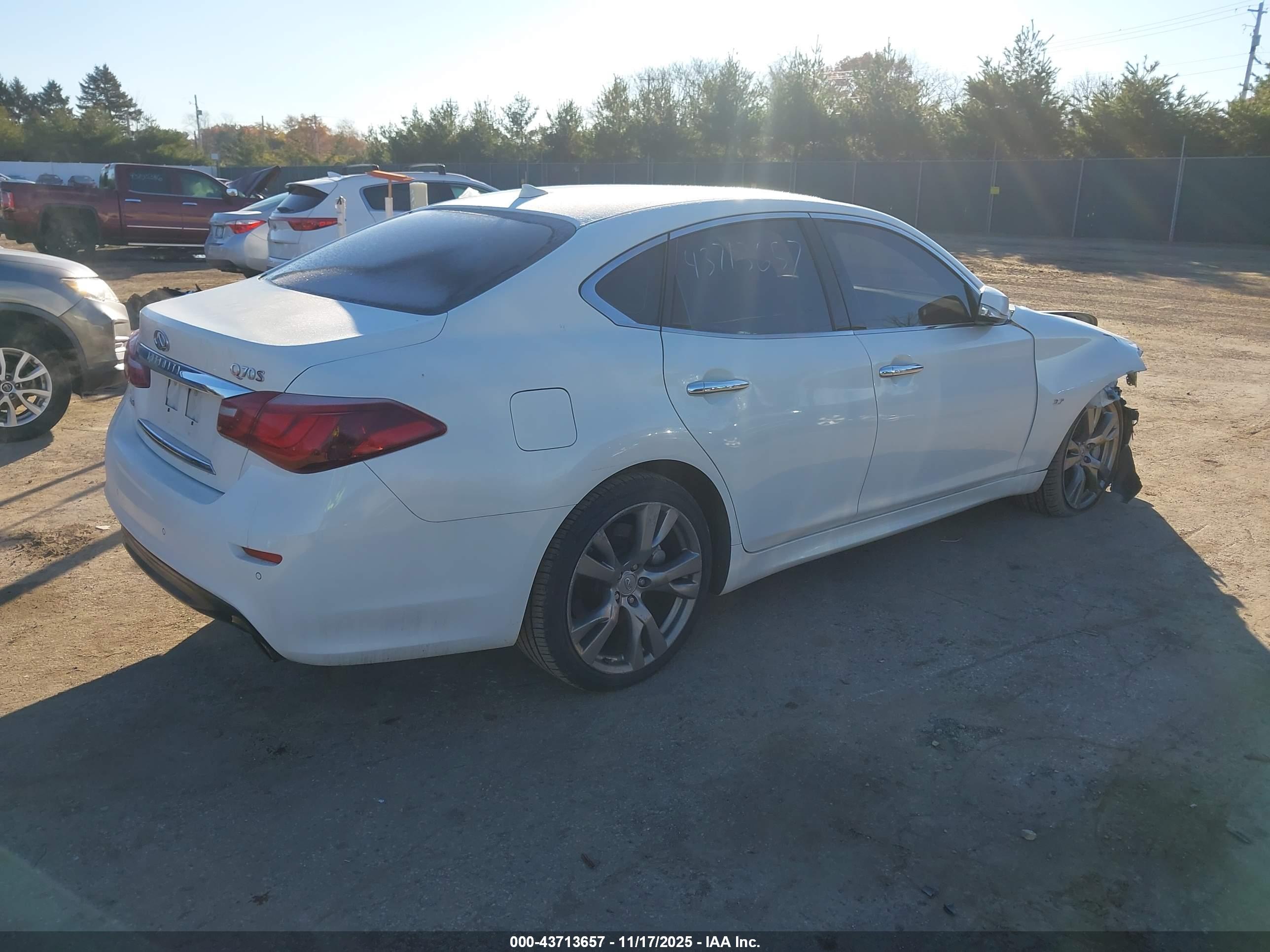 INFINITI Q70 image 4