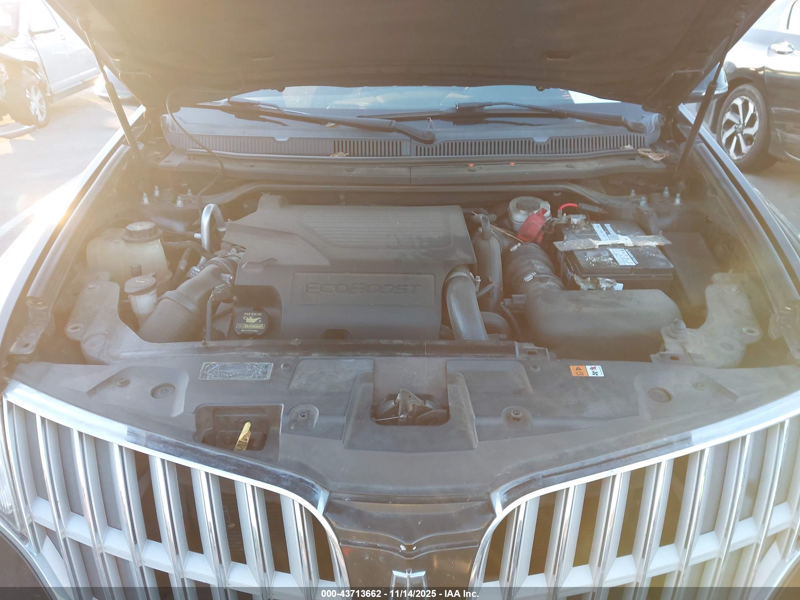 LINCOLN MKT image 10