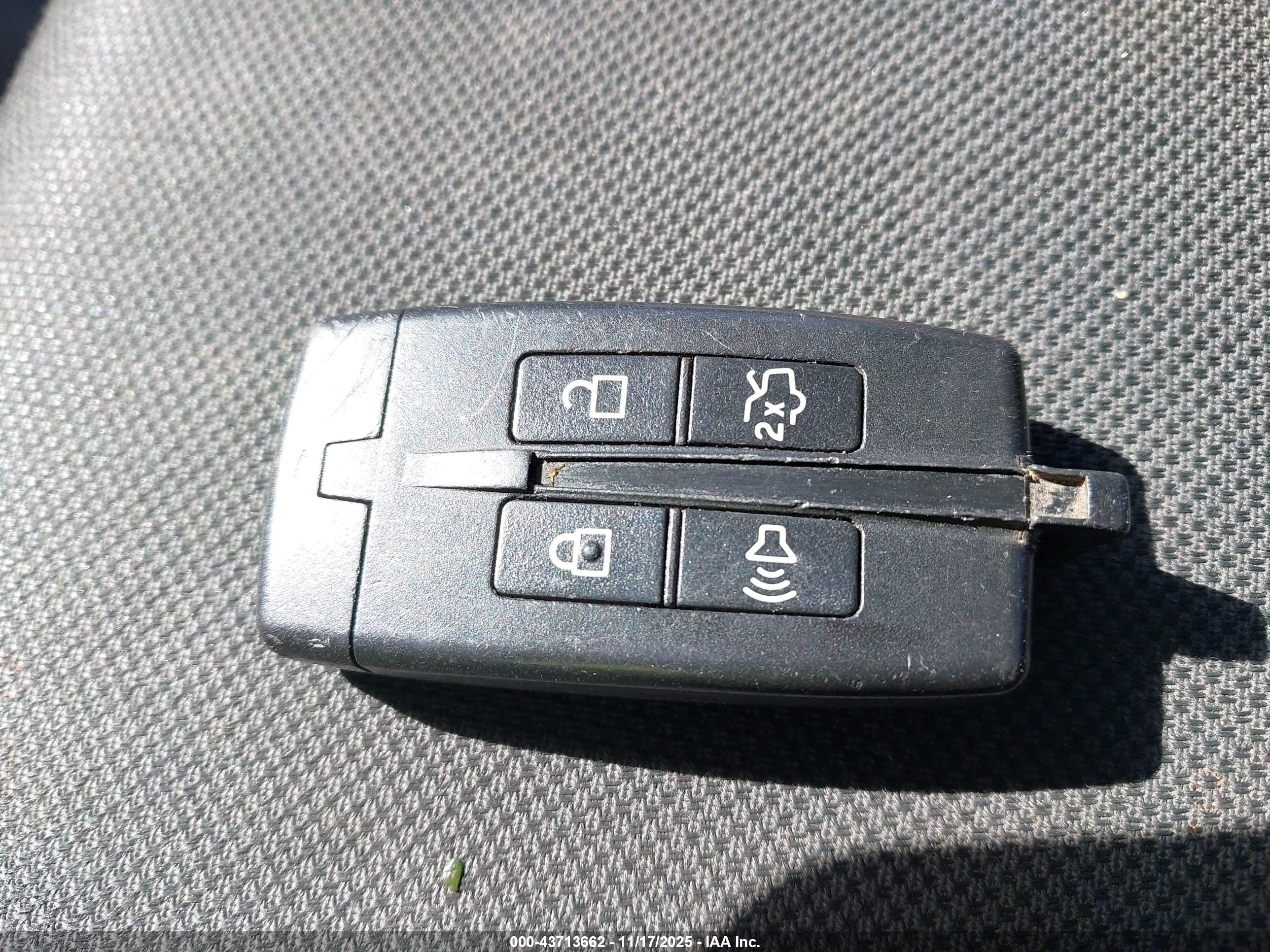 LINCOLN MKT image 11