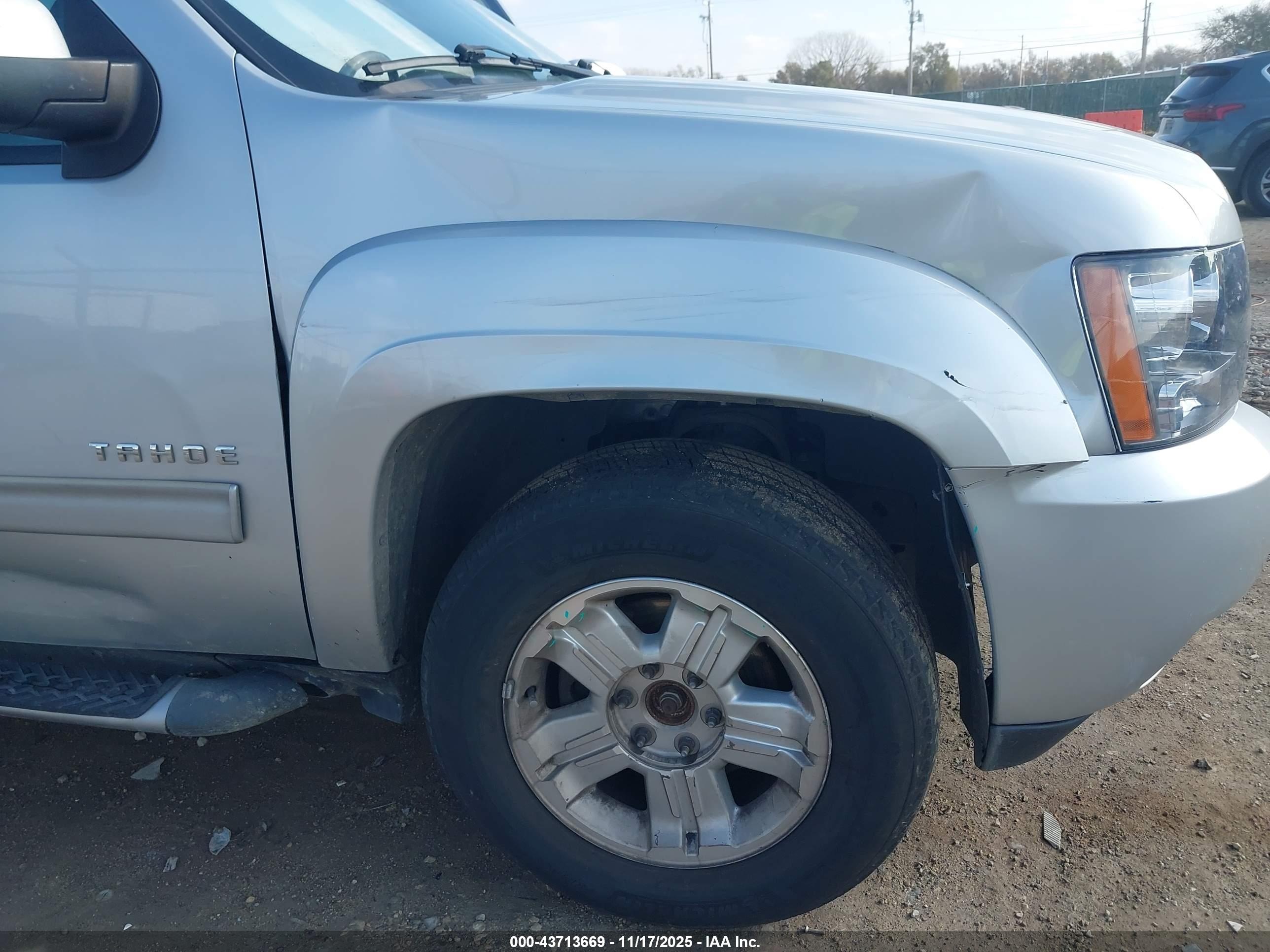 CHEVROLET TAHOE image 6