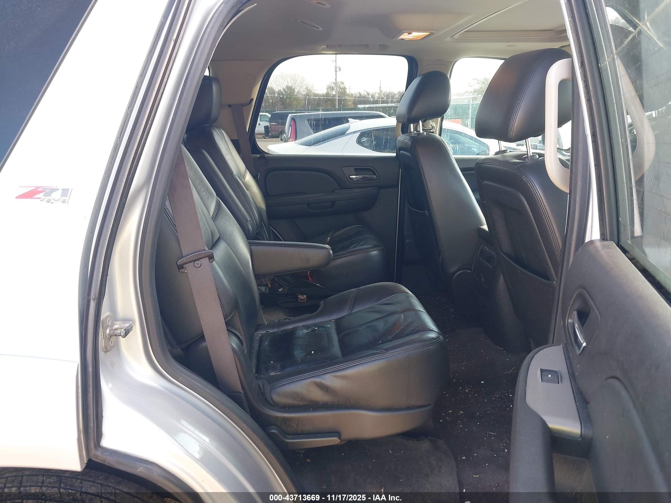 CHEVROLET TAHOE image 8