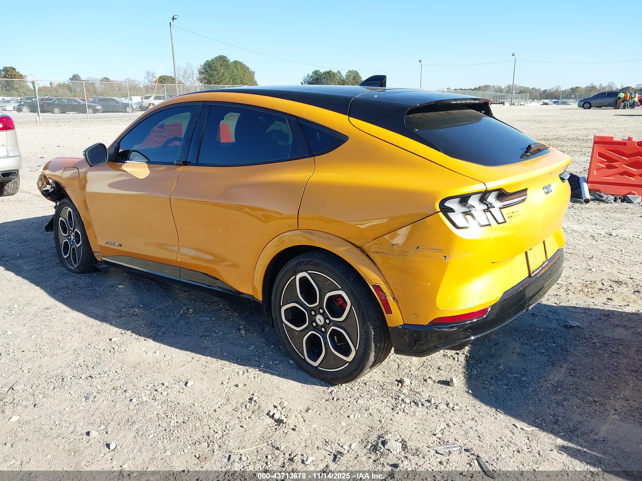 FORD MUSTANG image 3