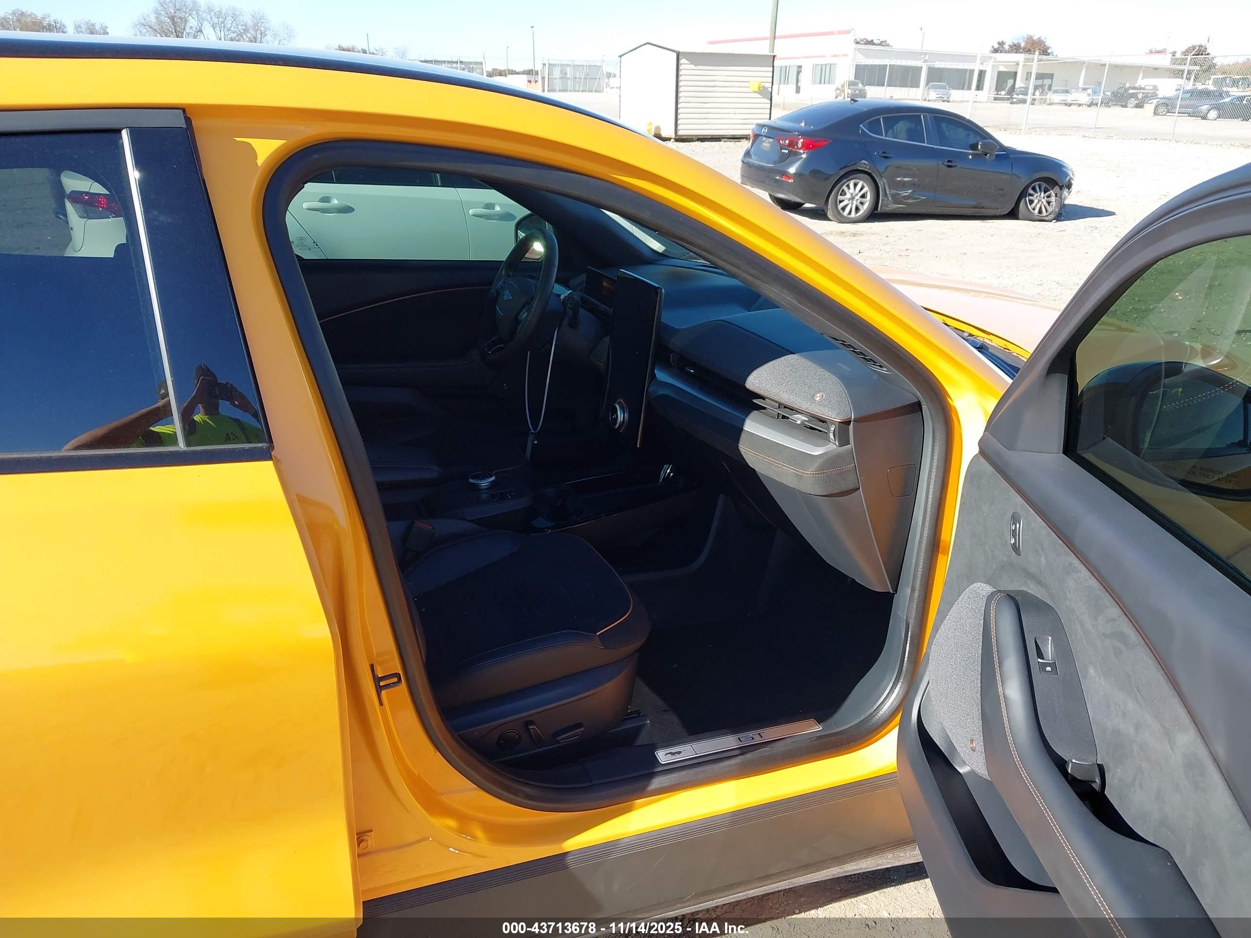 FORD MUSTANG image 5