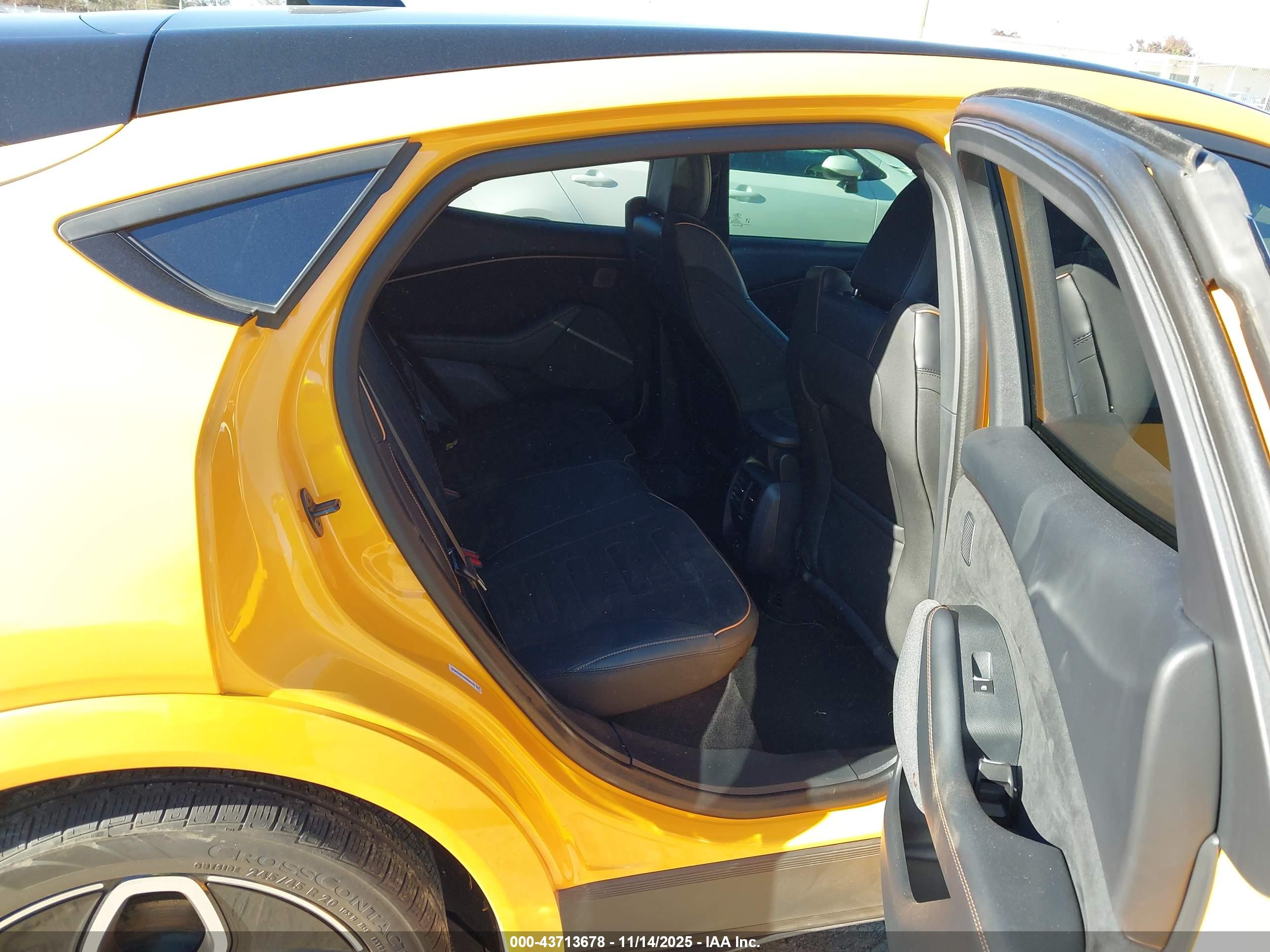 FORD MUSTANG image 8