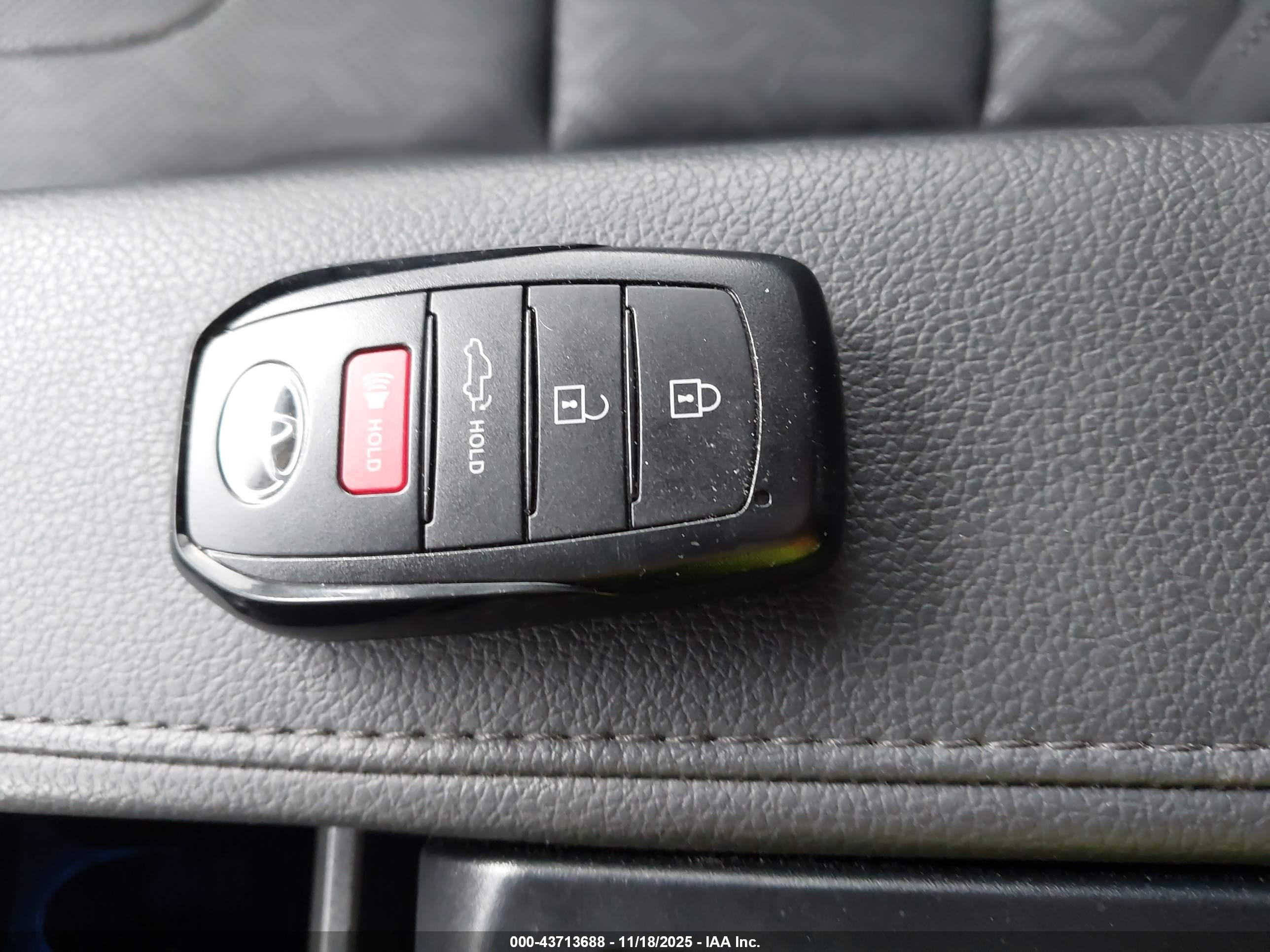 TOYOTA TUNDRA image 11