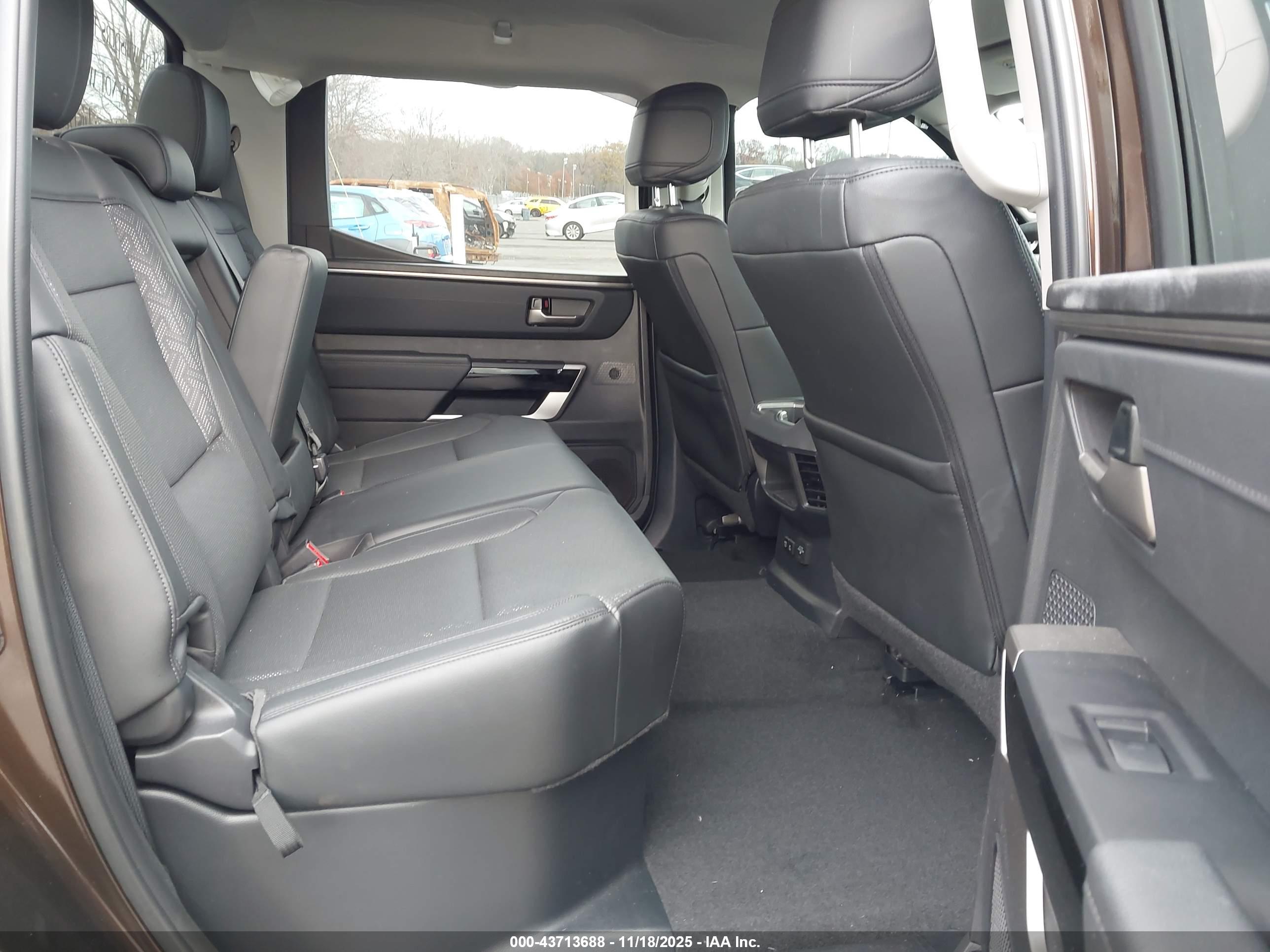 TOYOTA TUNDRA image 8
