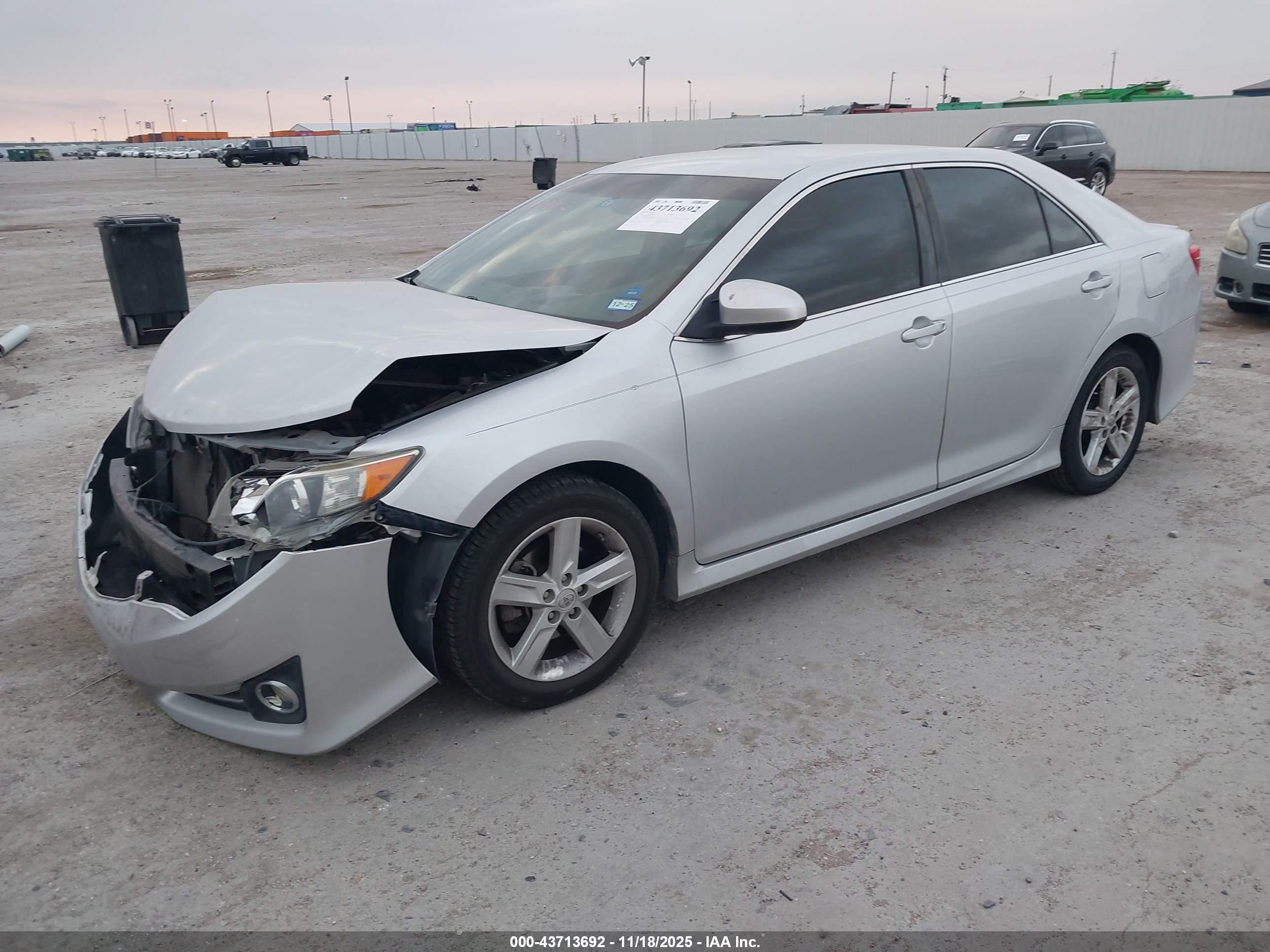 TOYOTA CAMRY image 2