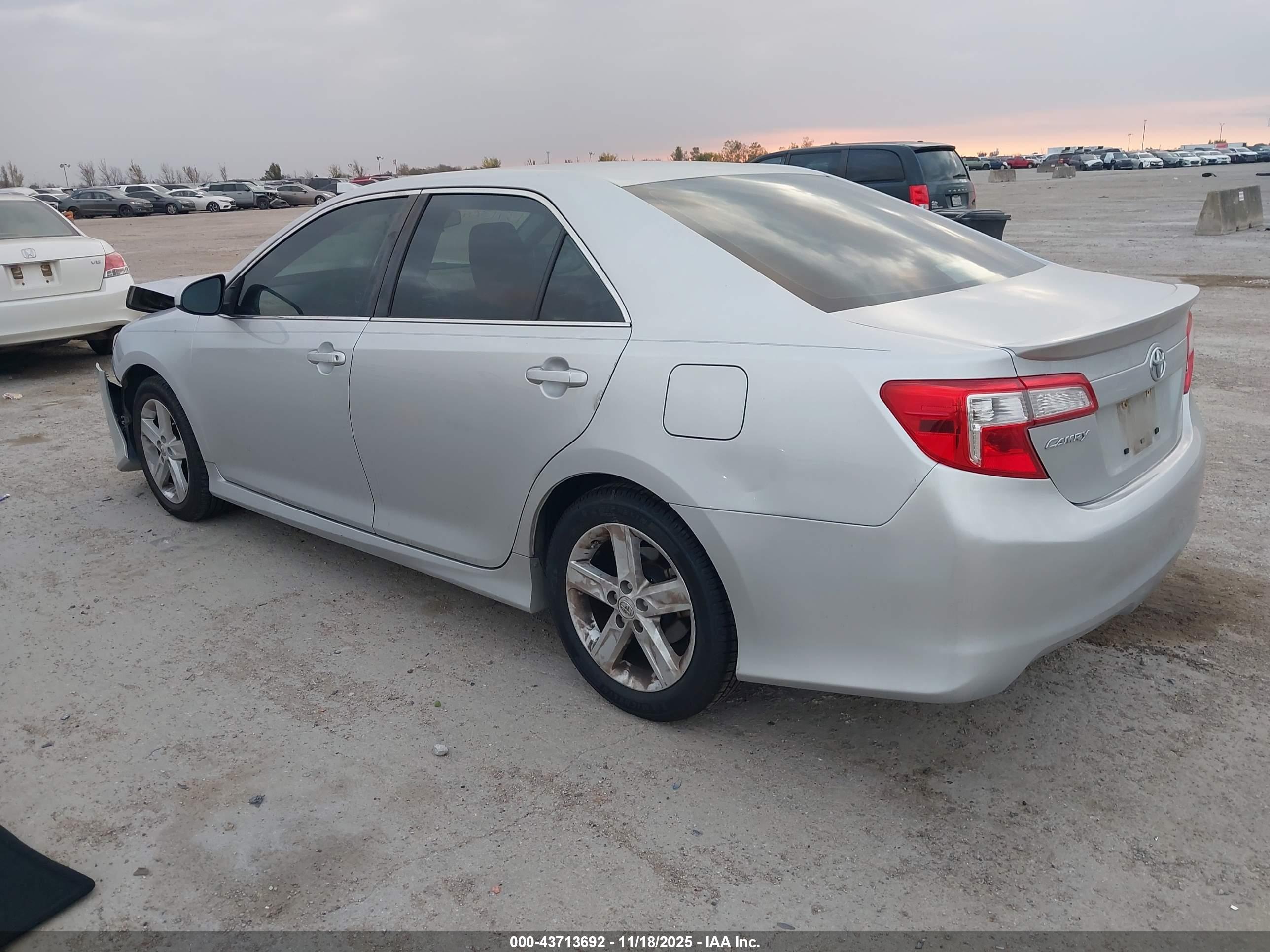 TOYOTA CAMRY image 3