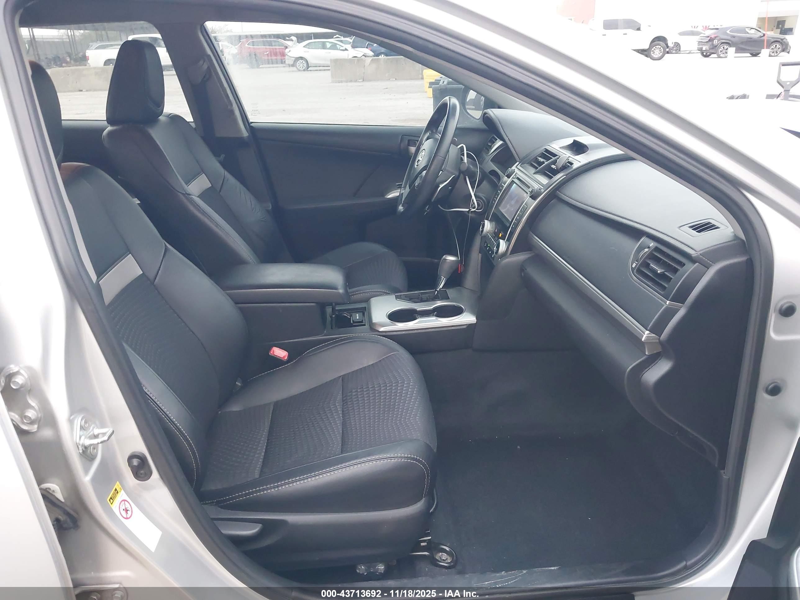 TOYOTA CAMRY image 5