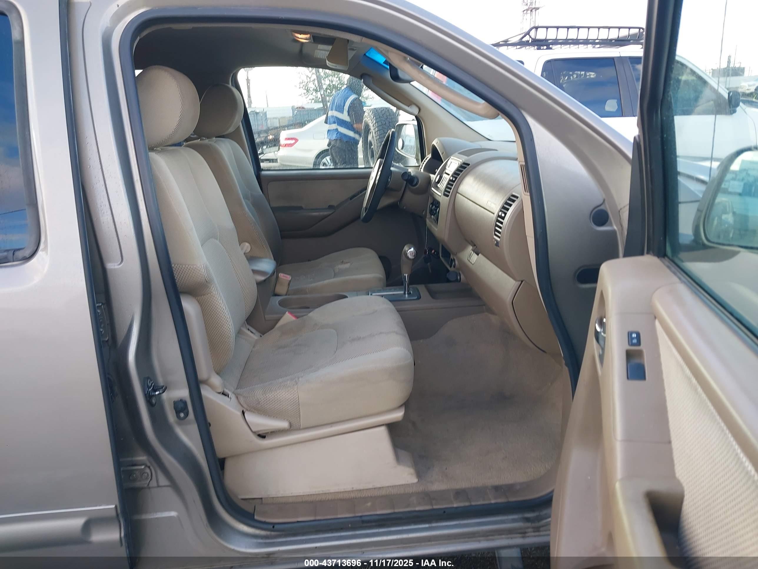 NISSAN FRONTIER image 5