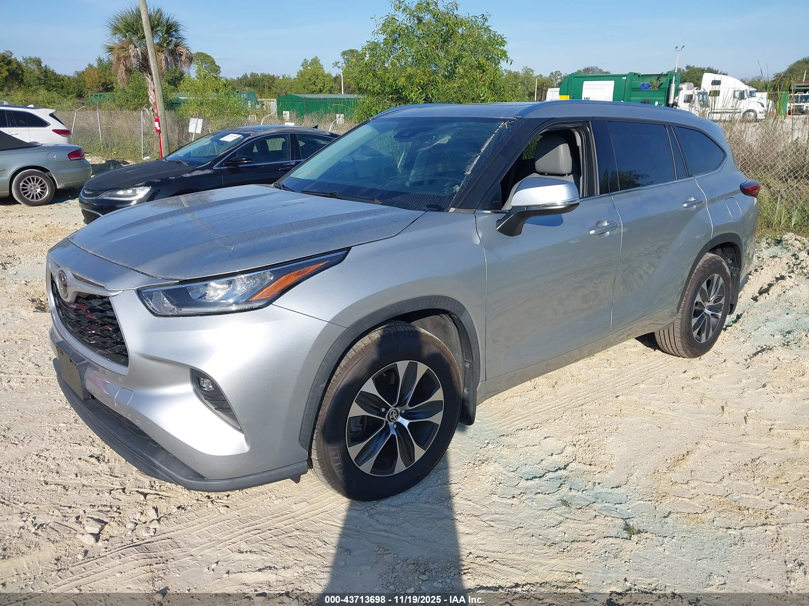 TOYOTA HIGHLANDER image 2