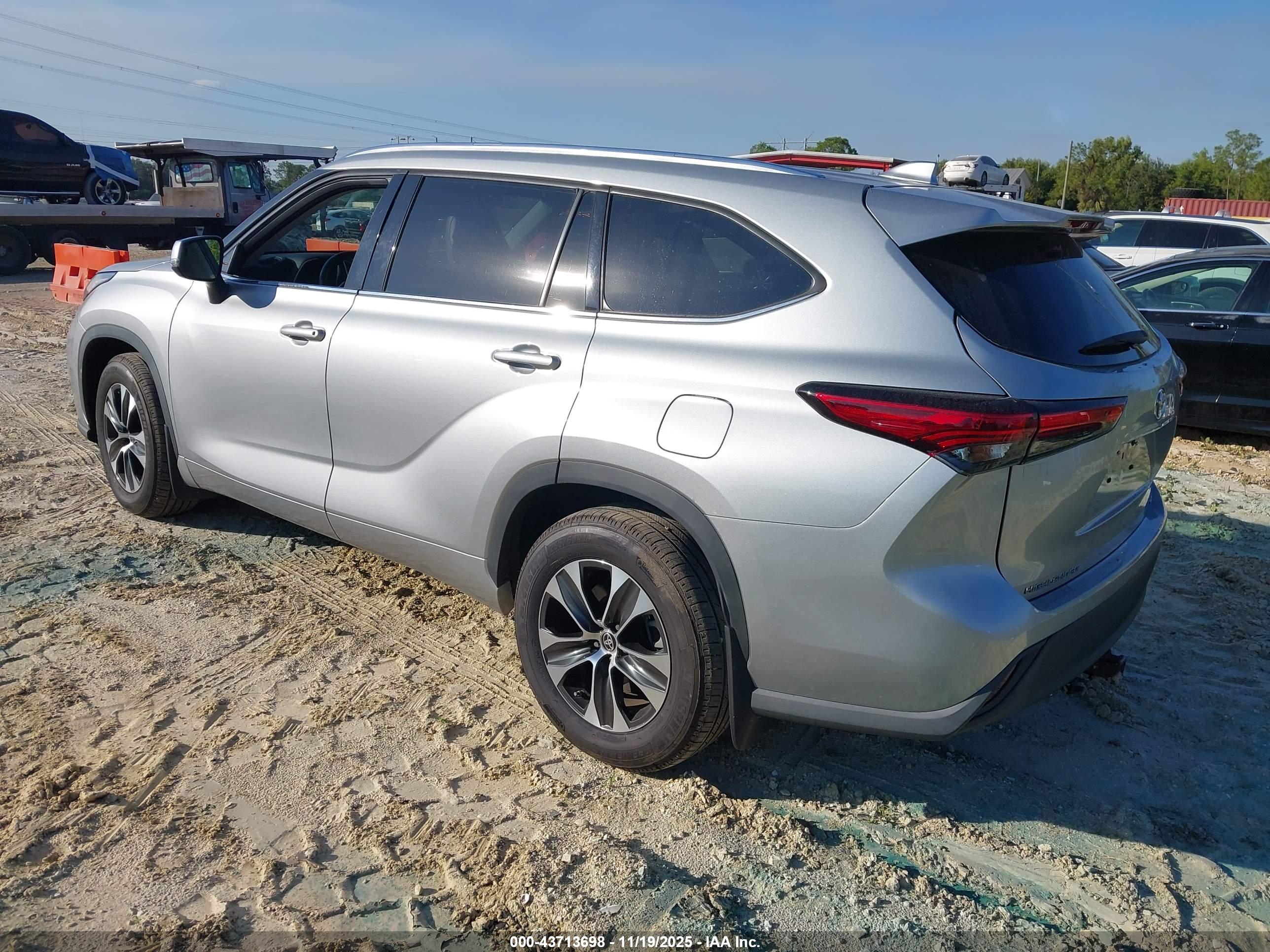 TOYOTA HIGHLANDER image 3