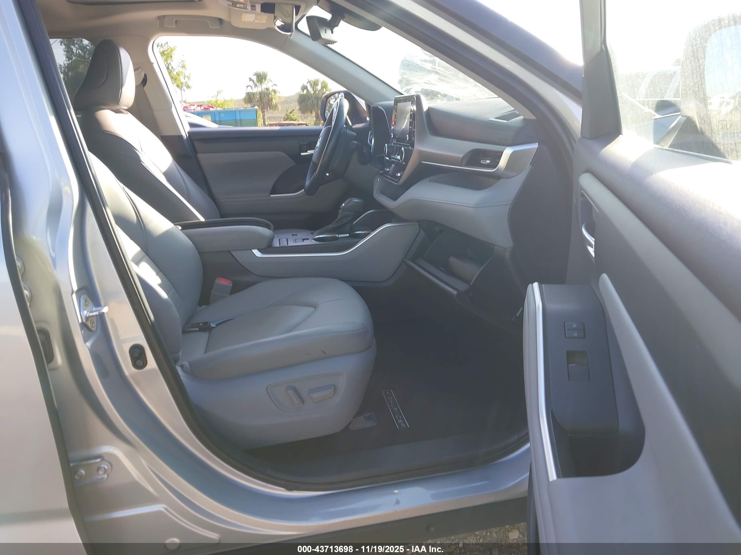 TOYOTA HIGHLANDER image 5