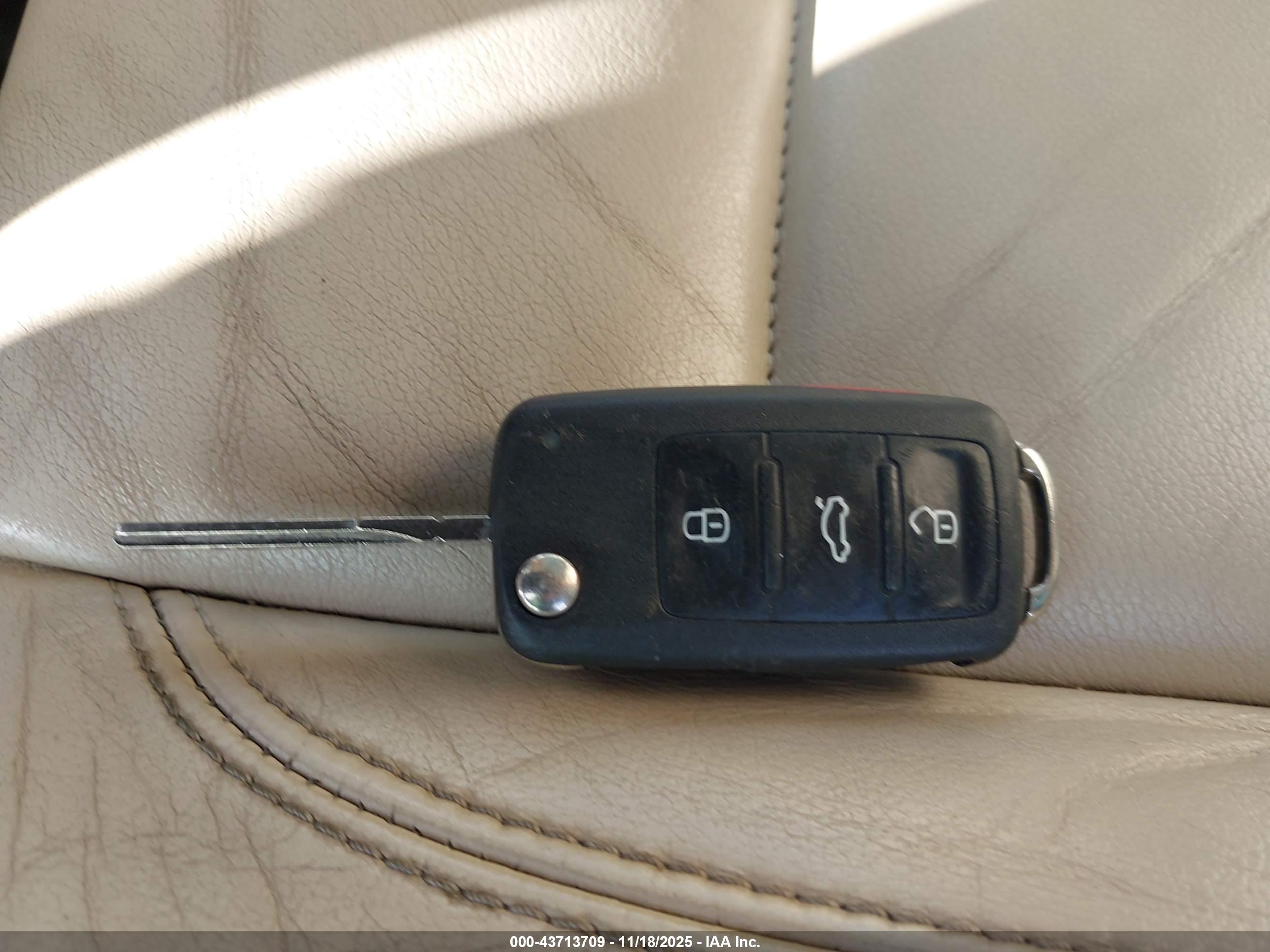 VOLKSWAGEN TIGUAN image 11