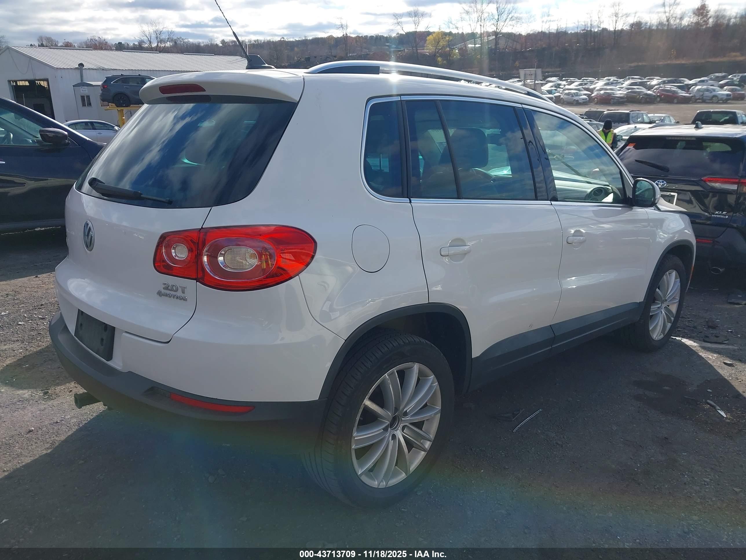VOLKSWAGEN TIGUAN image 4
