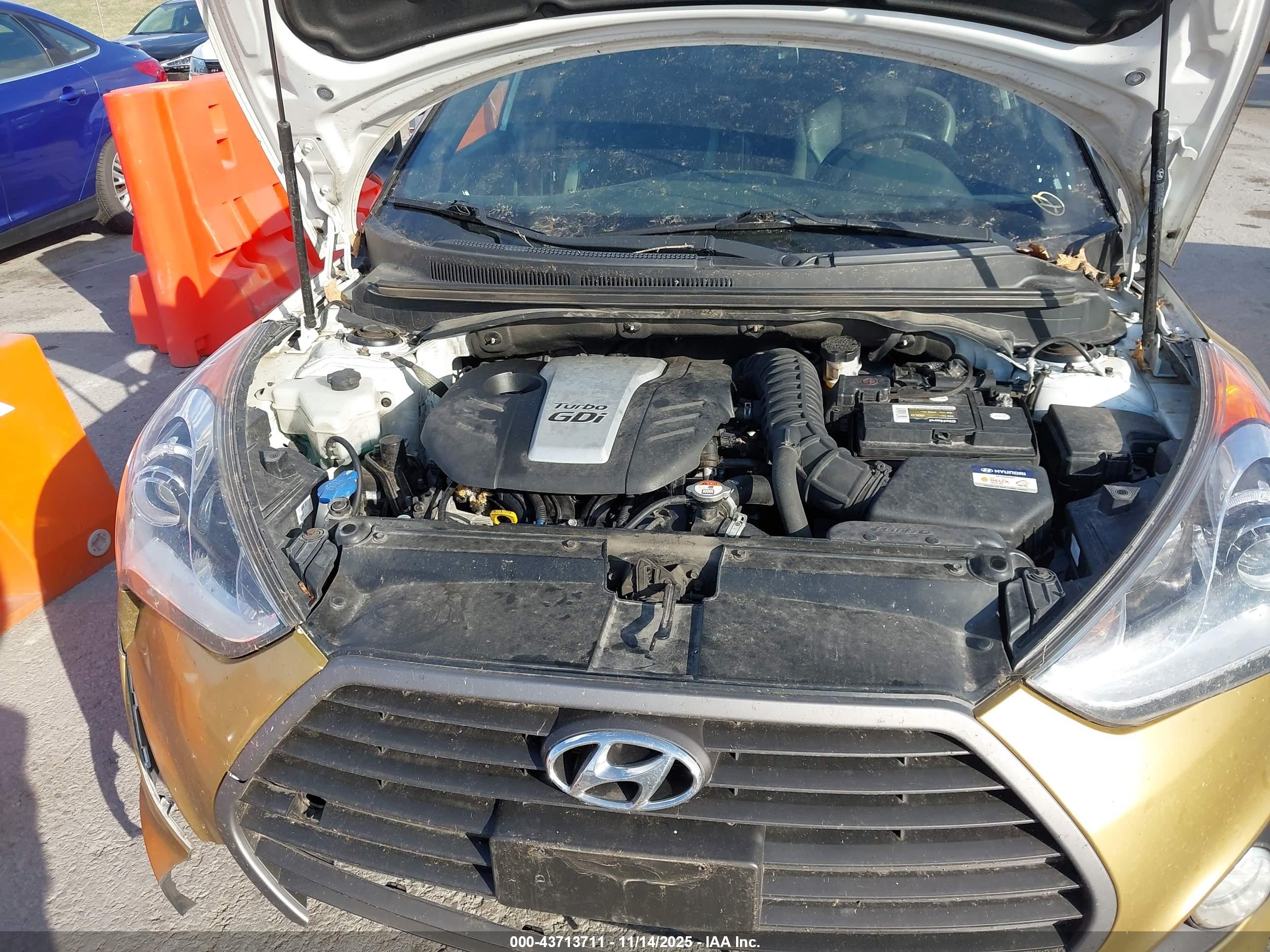 HYUNDAI VELOSTER image 10