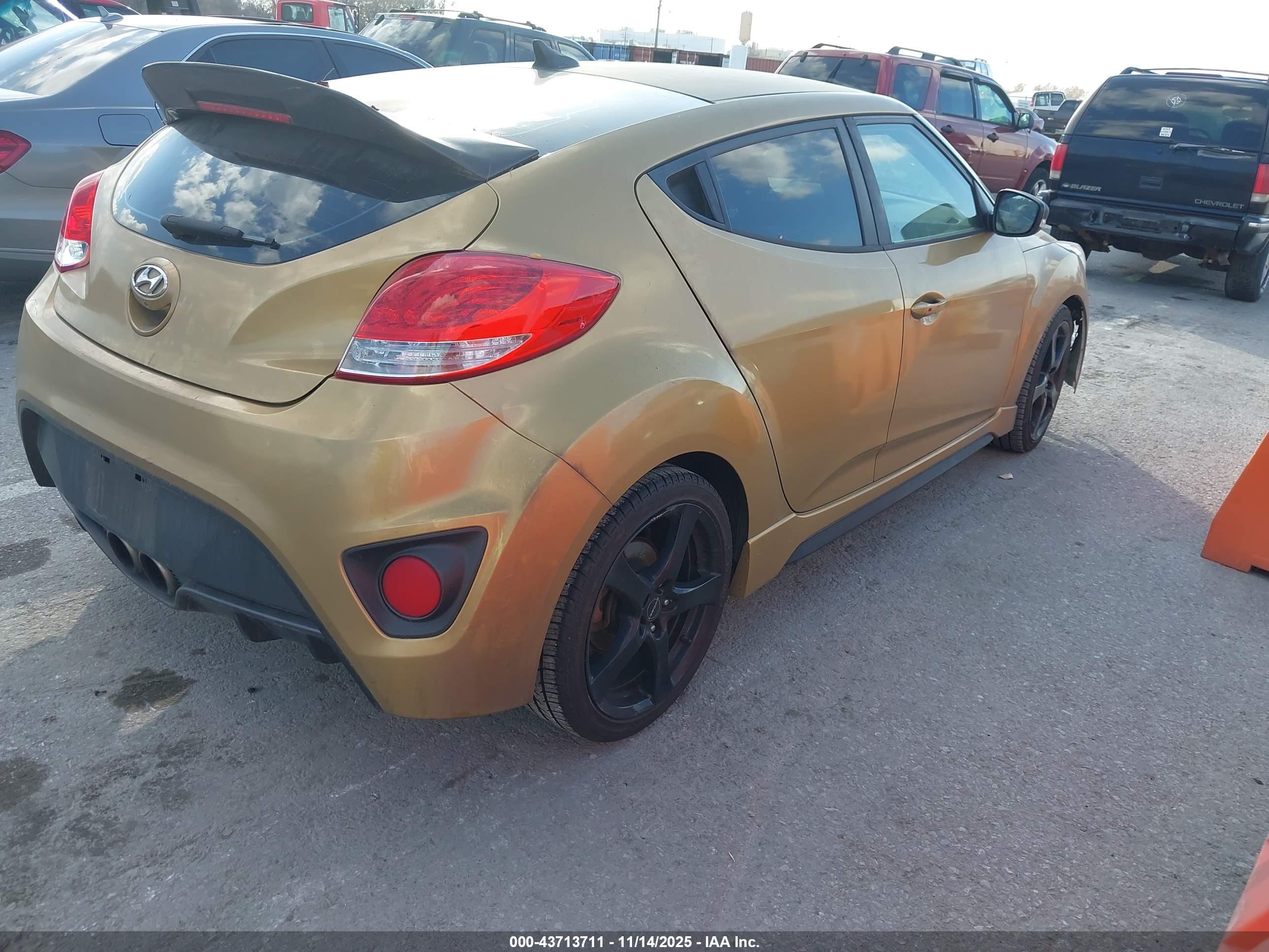 HYUNDAI VELOSTER image 4
